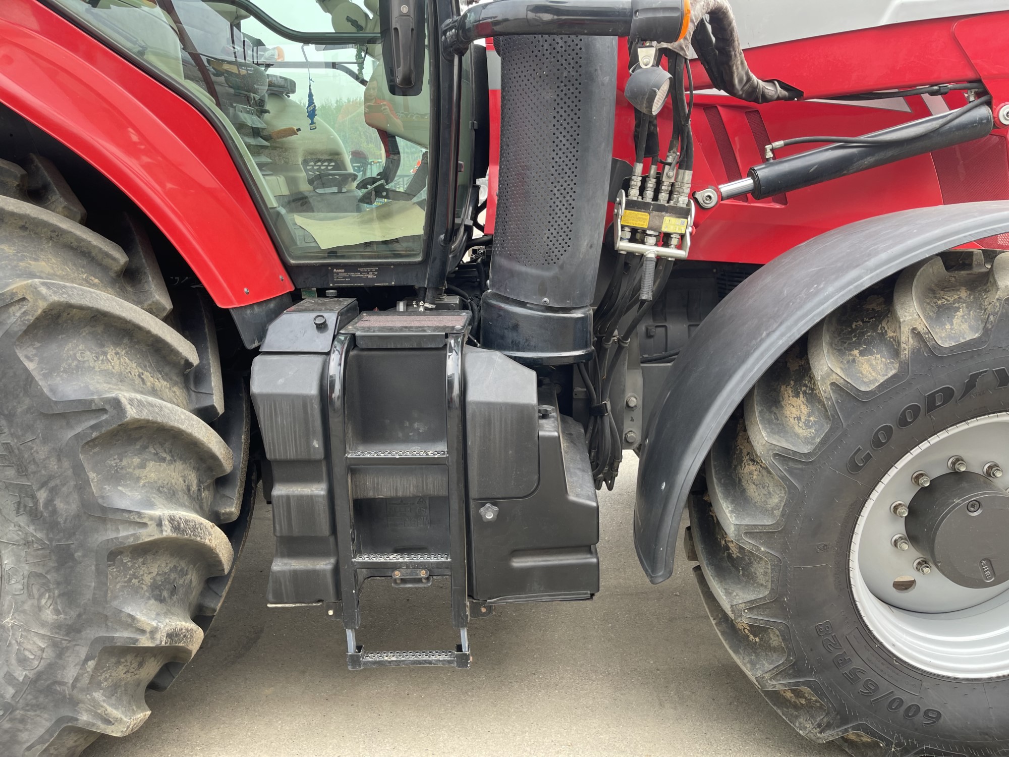 2017 Massey Ferguson 7720 Deluxe Tractor