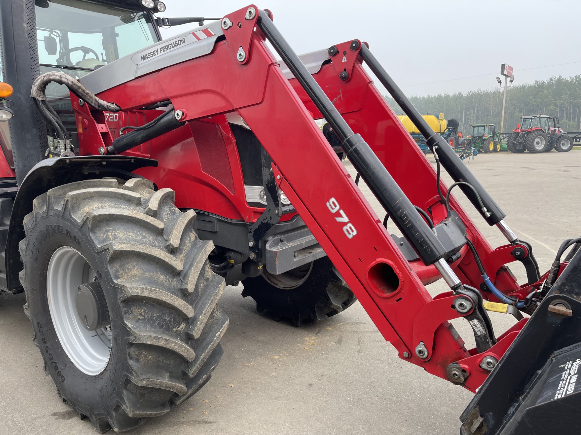 2017 Massey Ferguson 7720 Deluxe Tractor