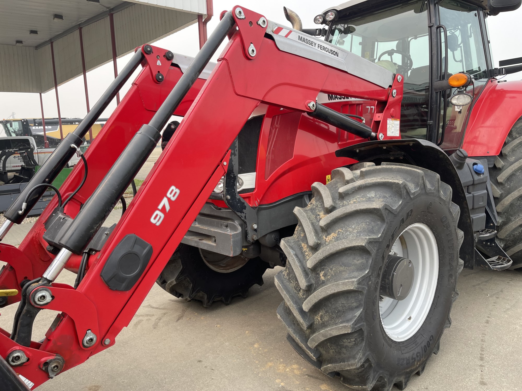 2017 Massey Ferguson 7720 Deluxe Tractor