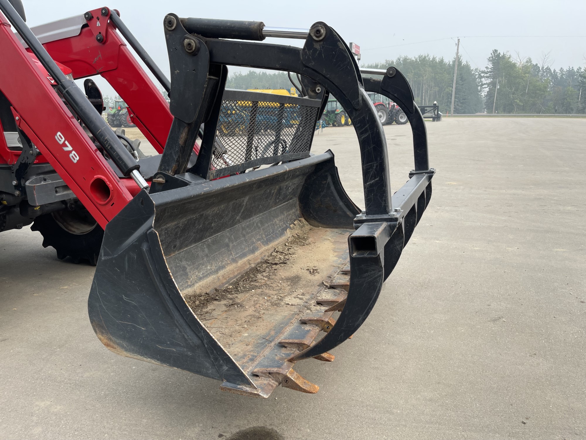 2017 Massey Ferguson 7720 Deluxe Tractor