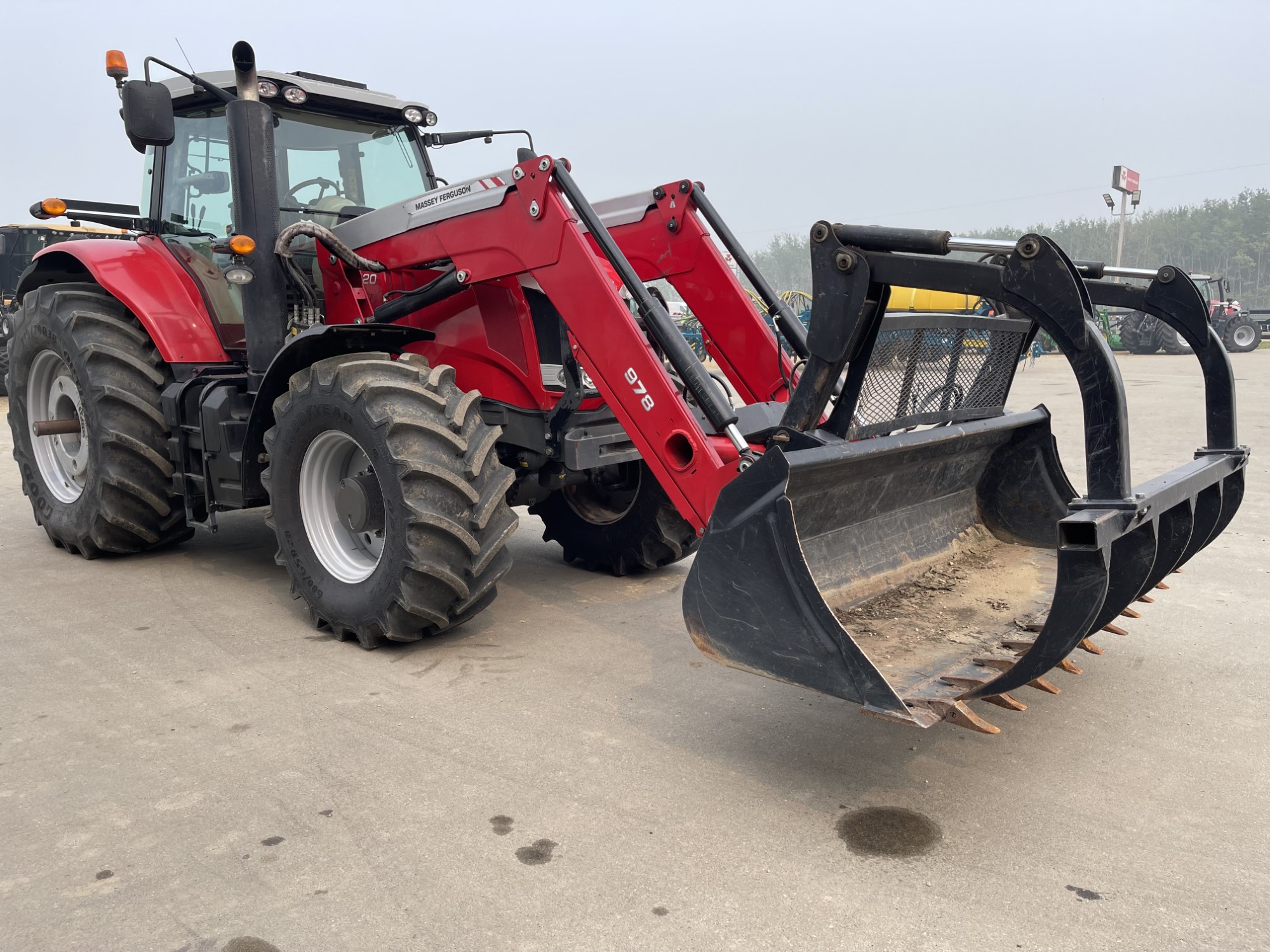 2017 Massey Ferguson 7720 Deluxe Tractor