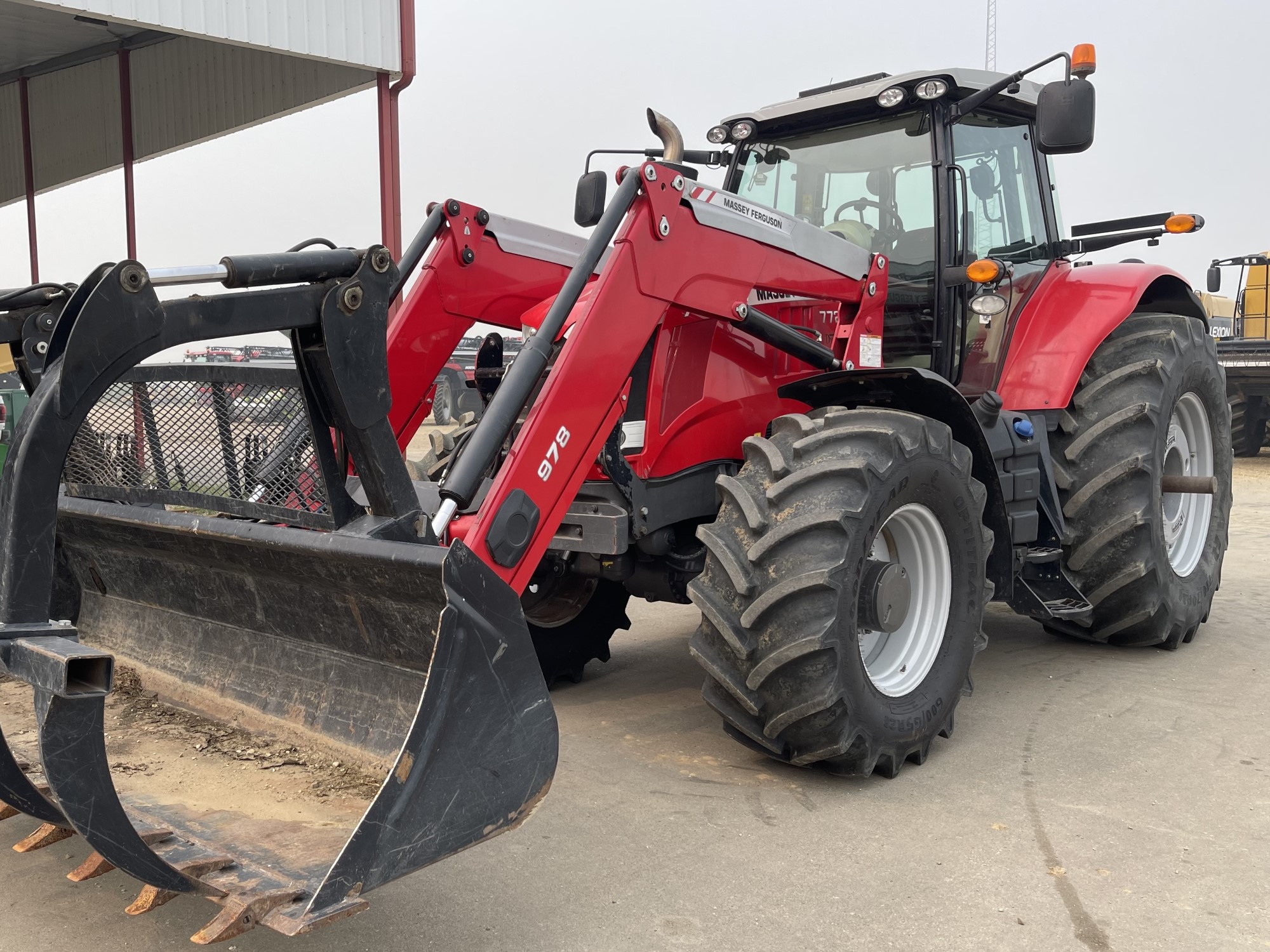 2017 Massey Ferguson 7720 Deluxe Tractor