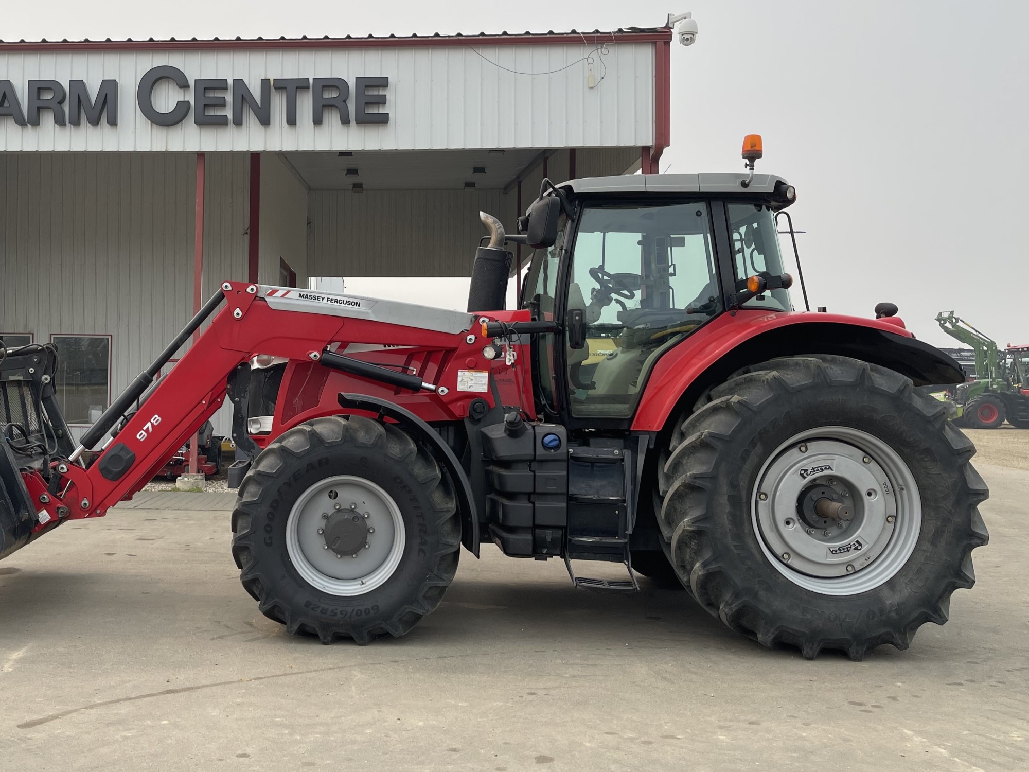 2017 Massey Ferguson 7720 Deluxe Tractor