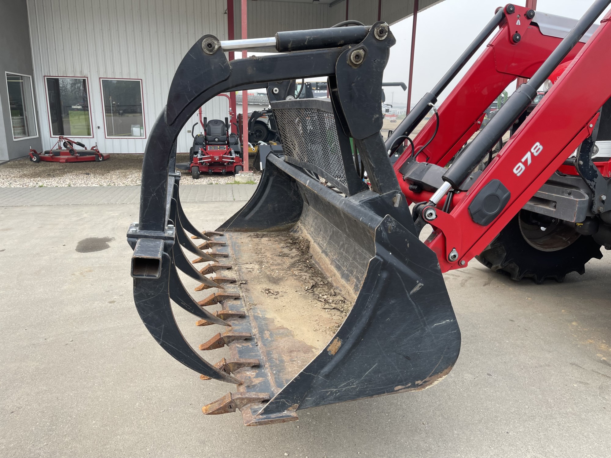 2017 Massey Ferguson 7720 Deluxe Tractor