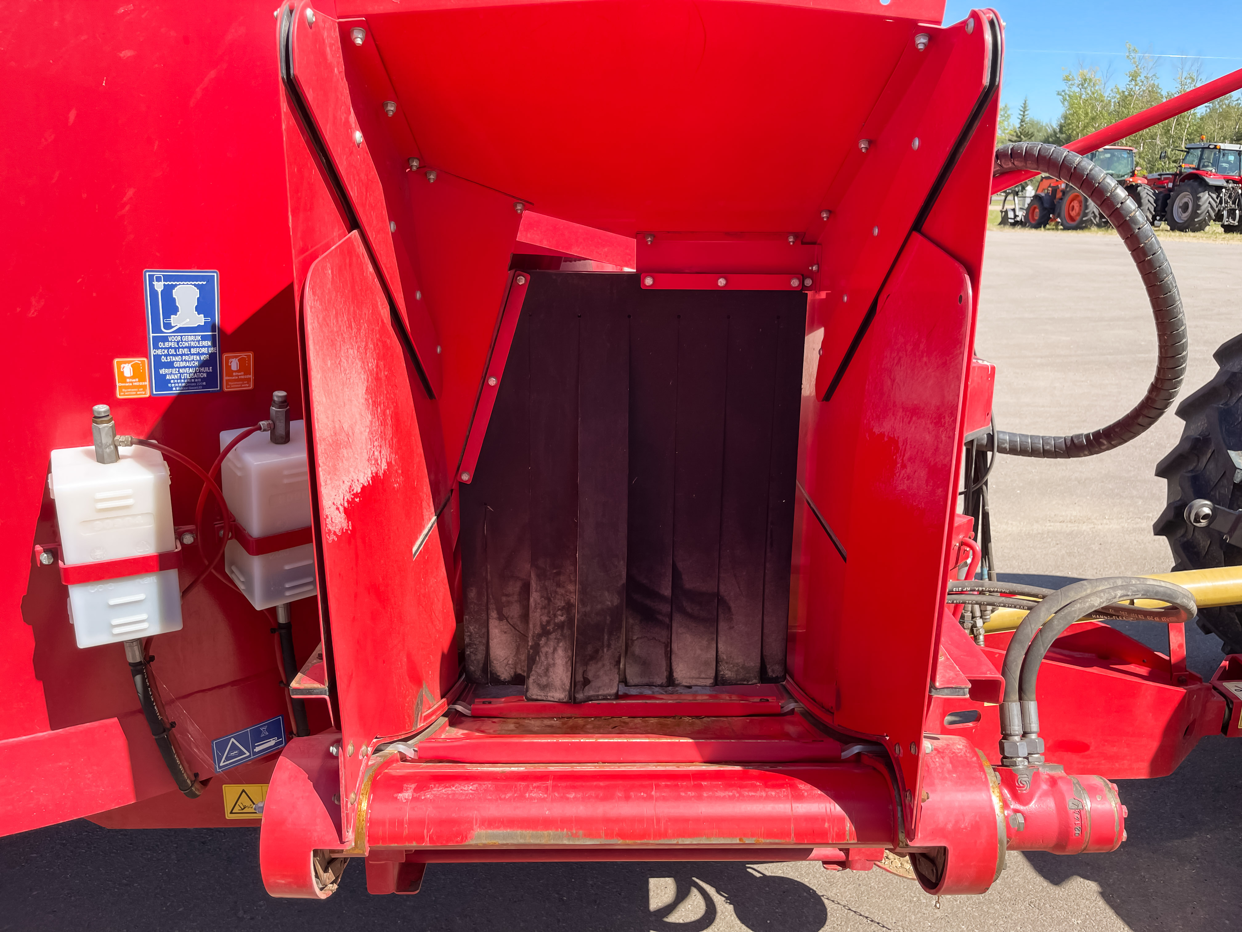 2014 Trioliet 1600L VLH-C Vertical Feed Mixer