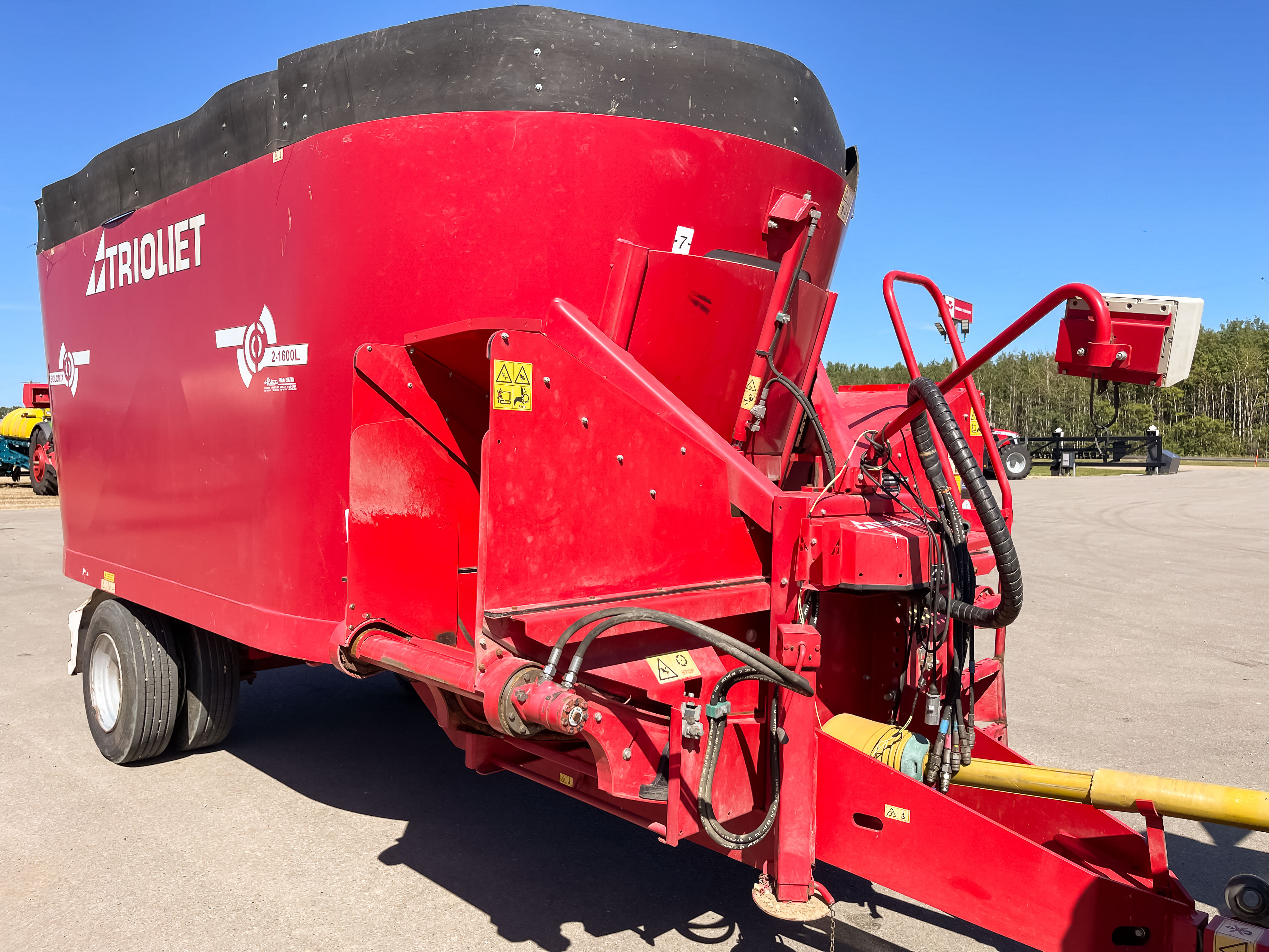 2014 Trioliet 1600L VLH-C Vertical Feed Mixer