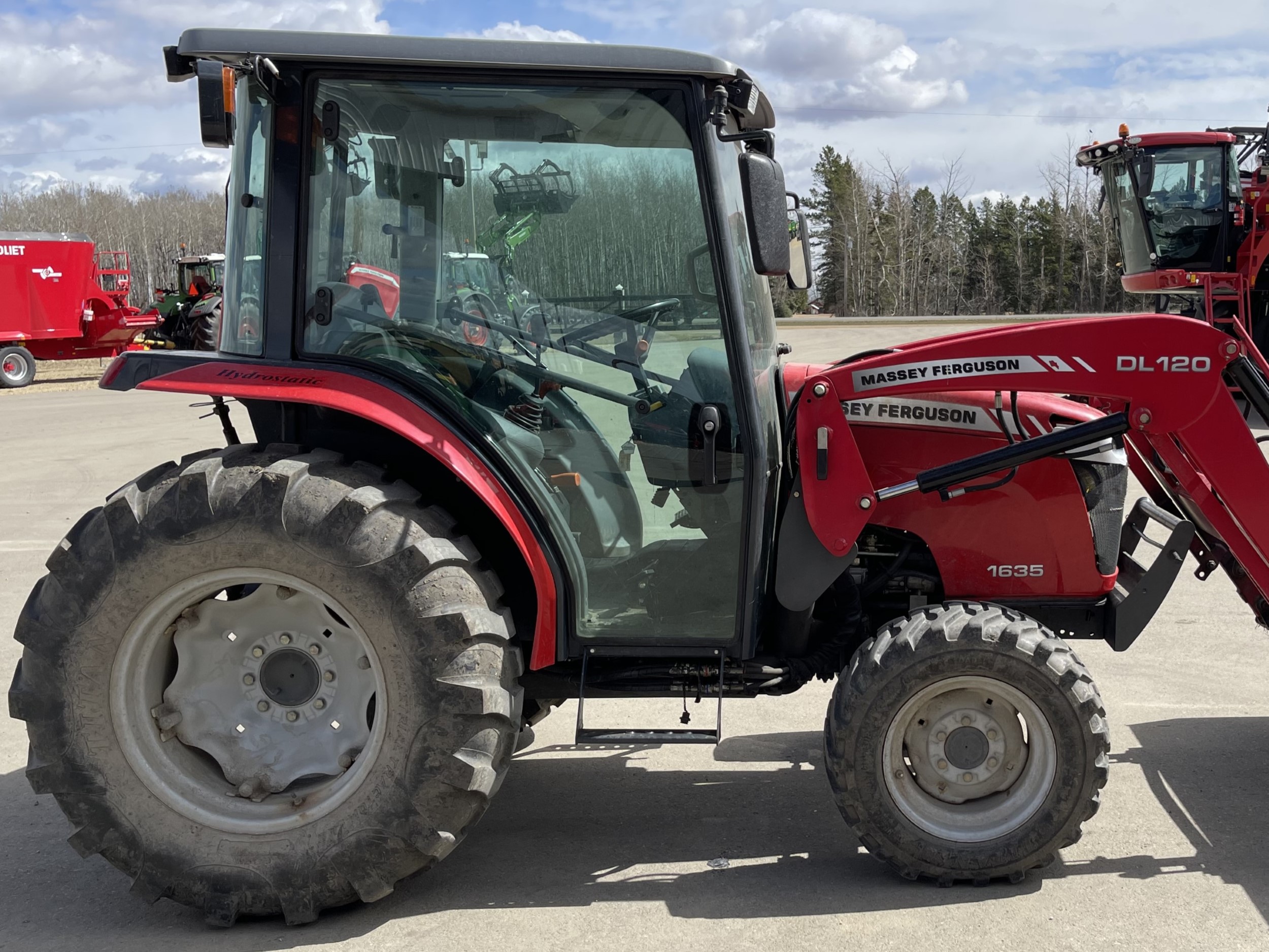 2011 Massey Ferguson 1635 Tractor