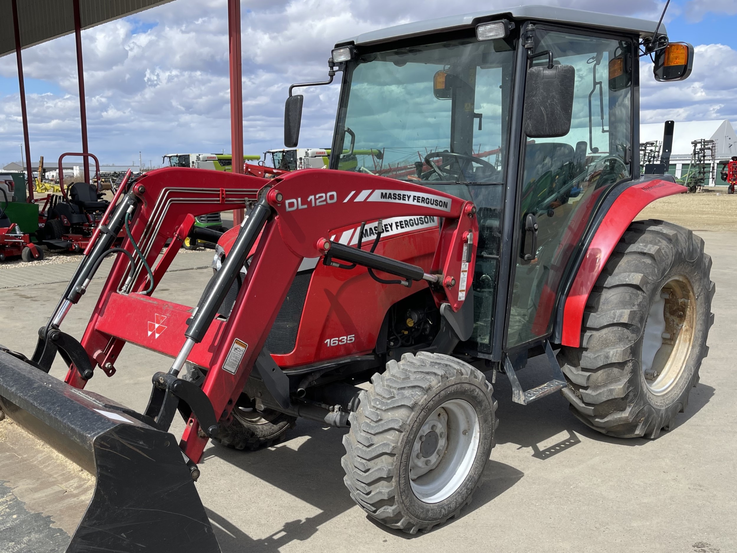 2011 Massey Ferguson 1635 Tractor