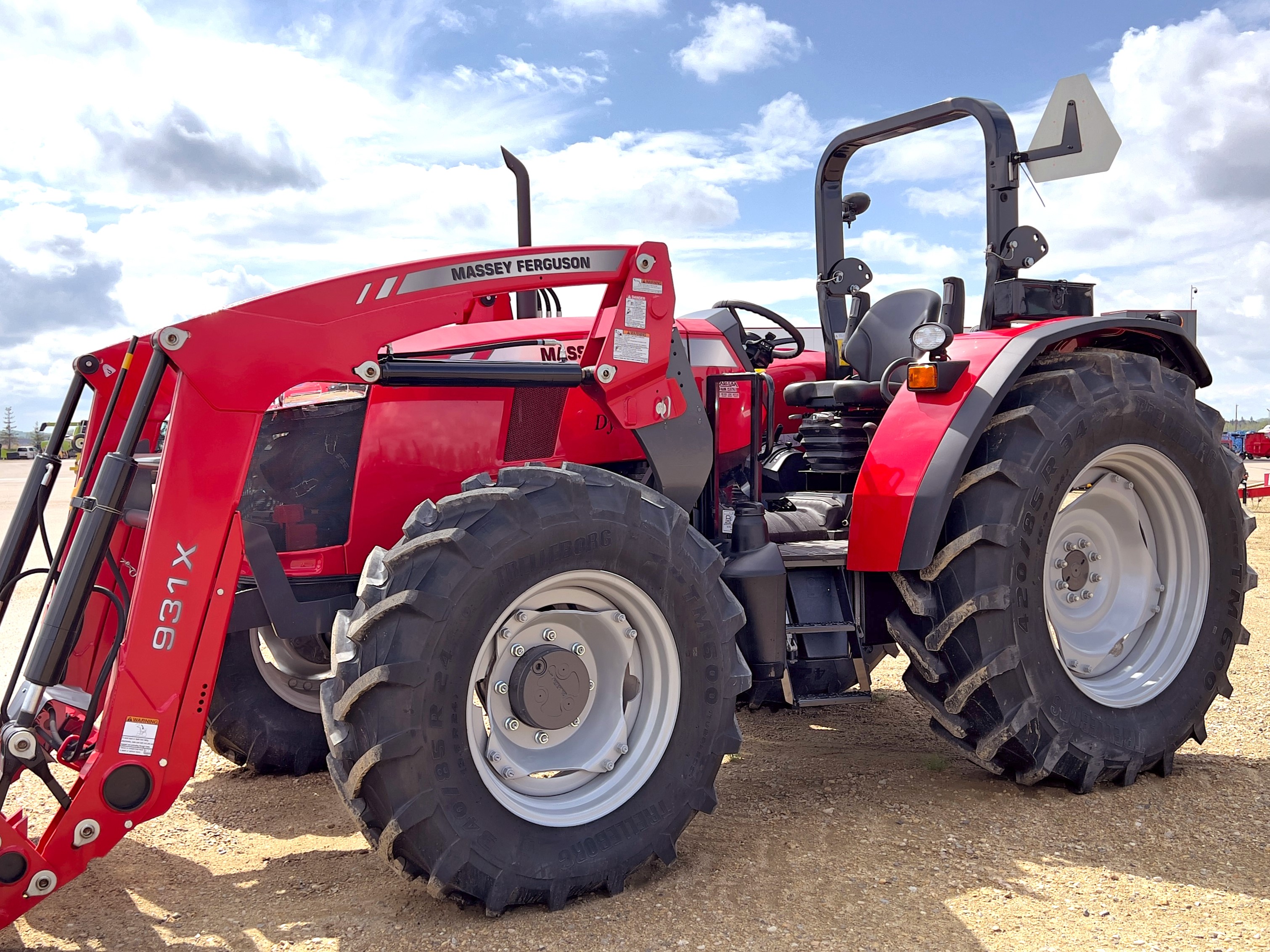 2023 Massey Ferguson 4707 Tractor