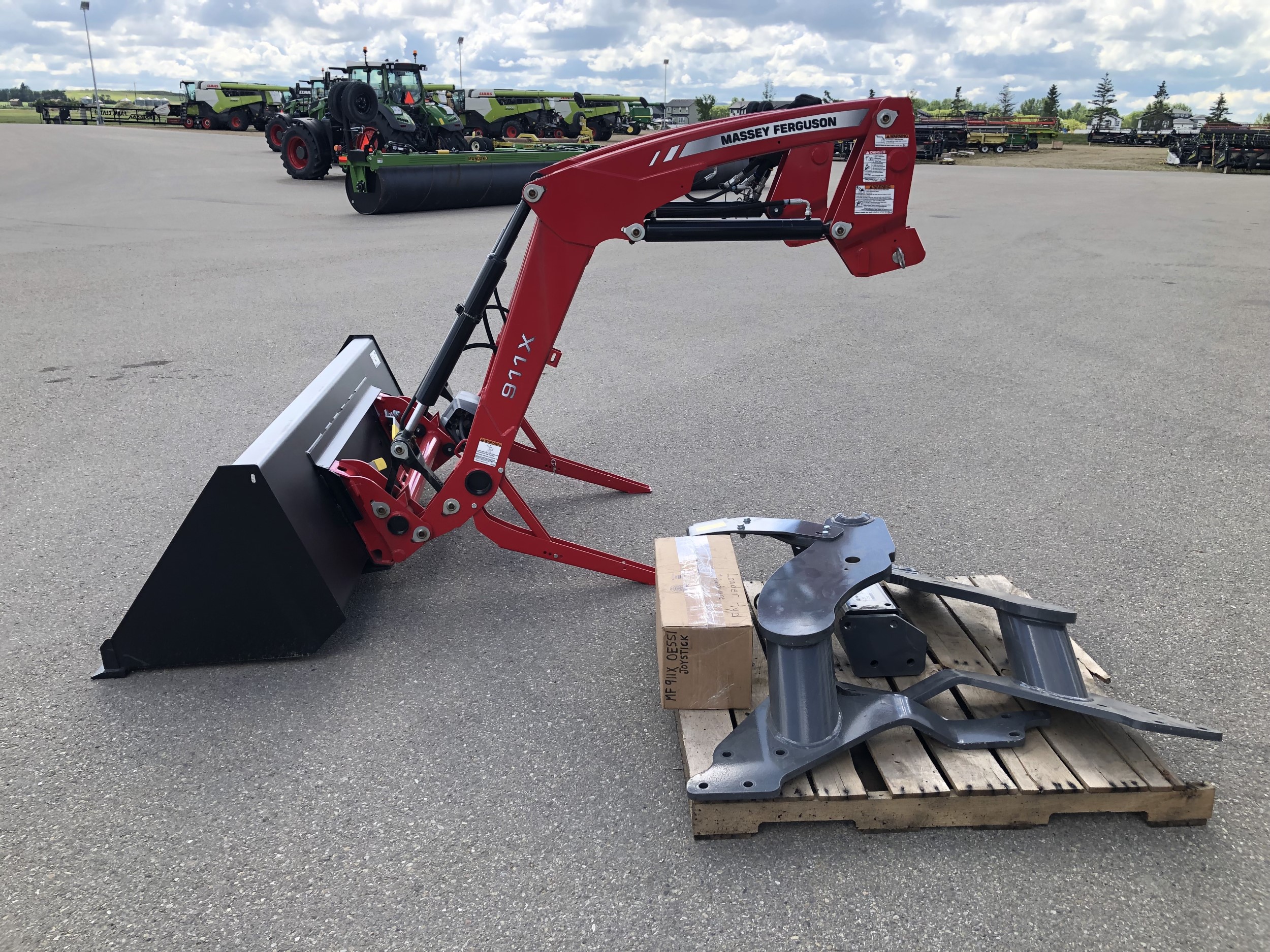 2022 Massey Ferguson 911X Loader