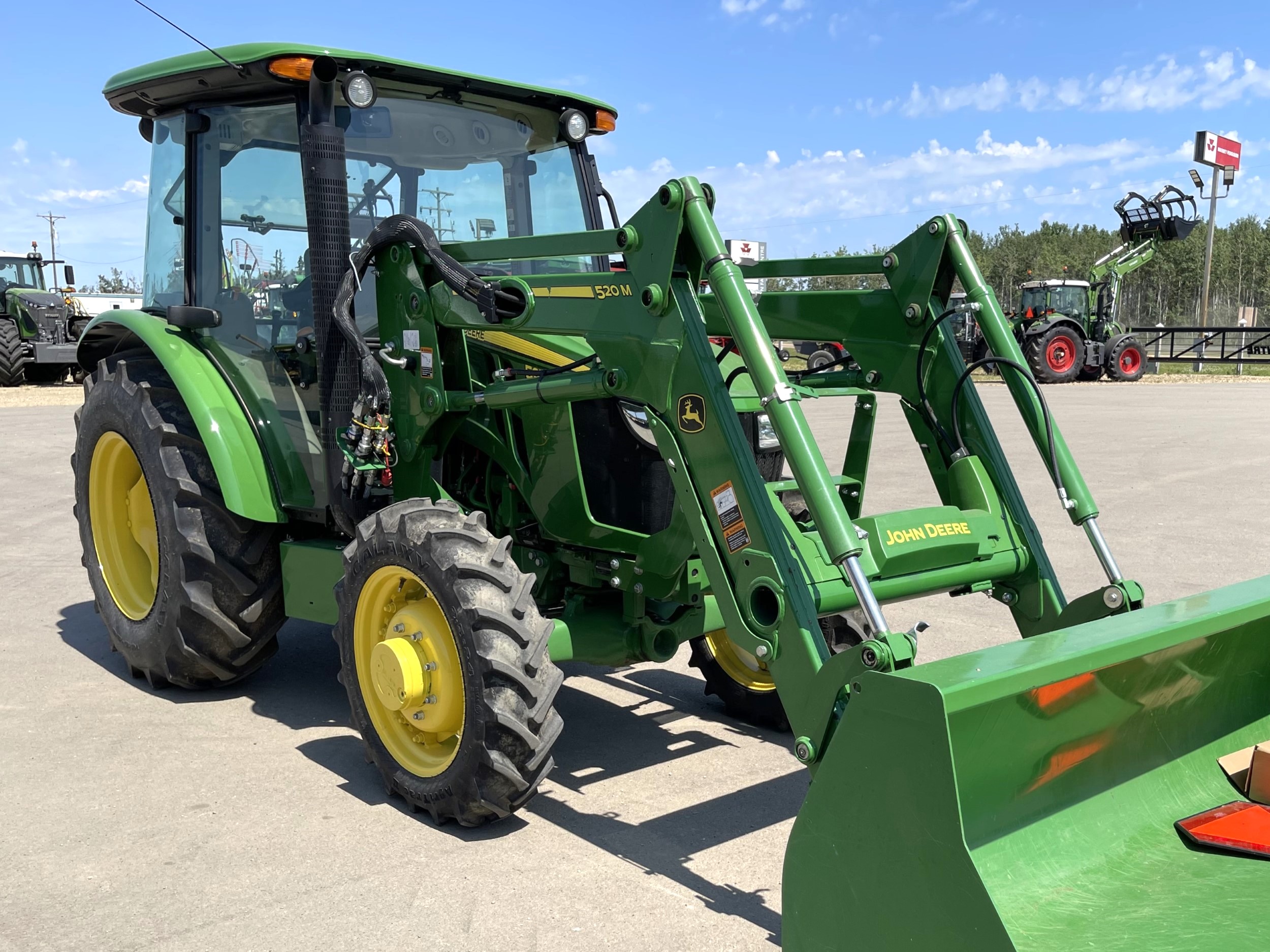 2021 John Deere 5075E Tractor