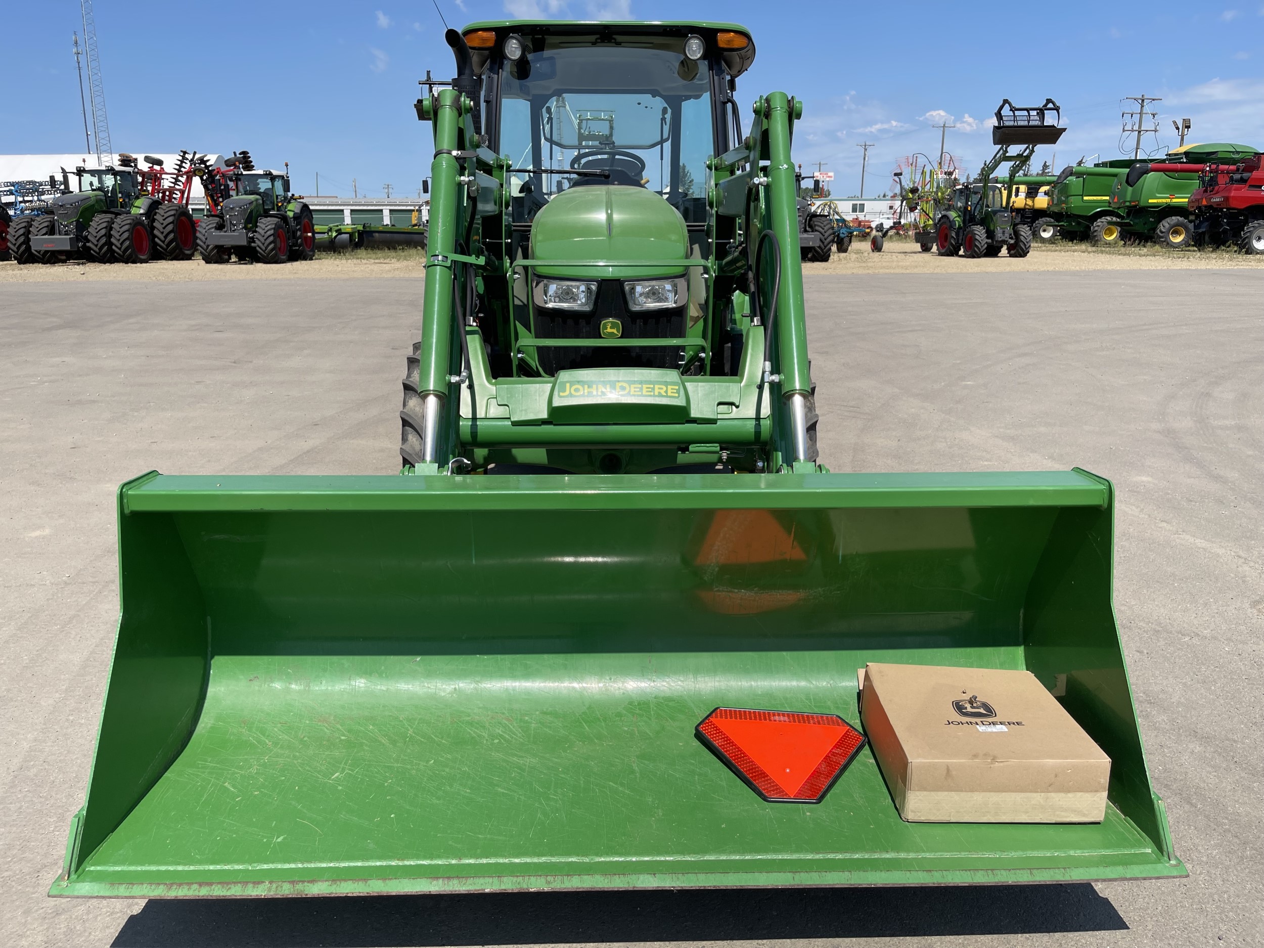 2021 John Deere 5075E Tractor