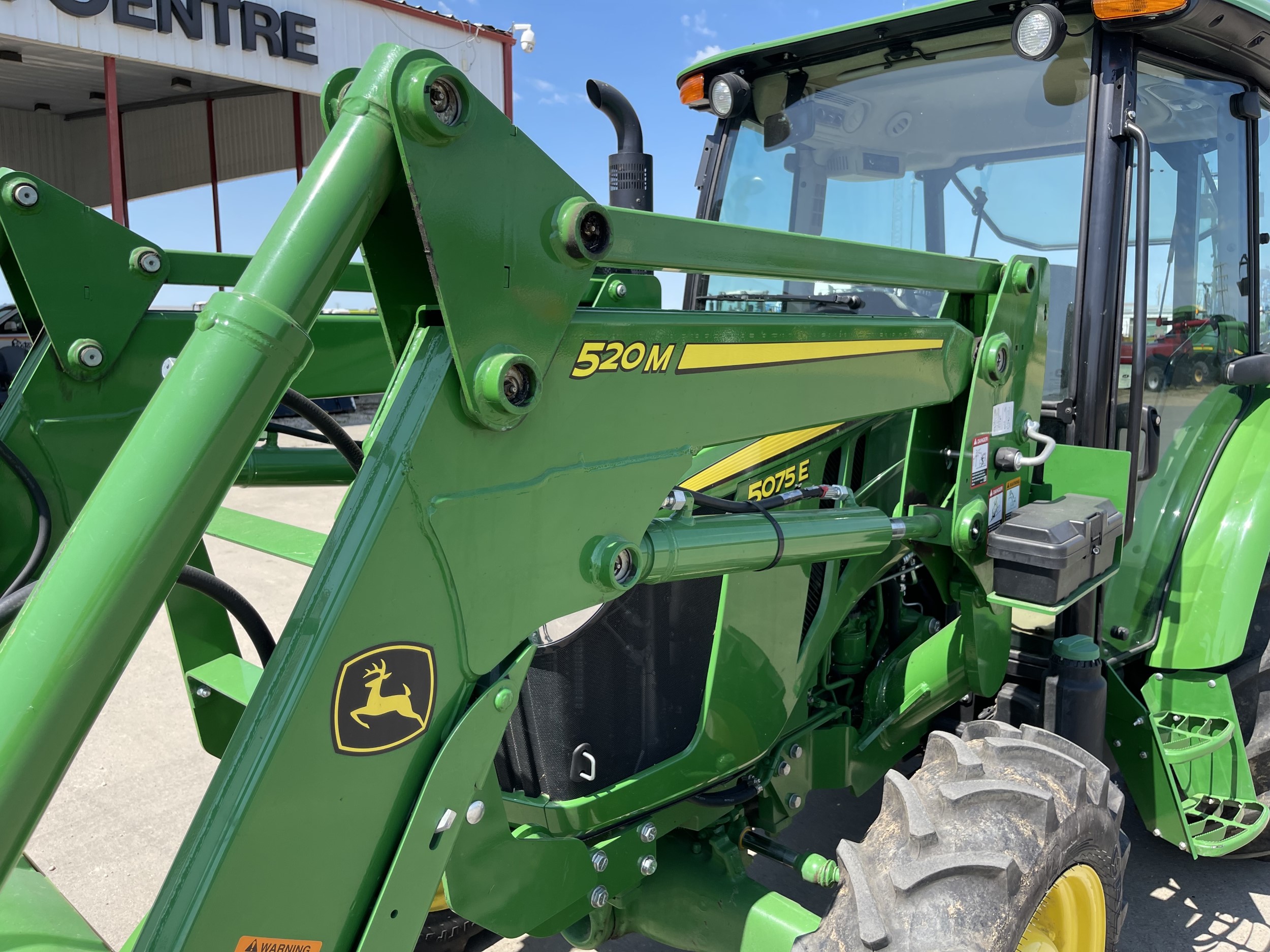 2021 John Deere 5075E Tractor