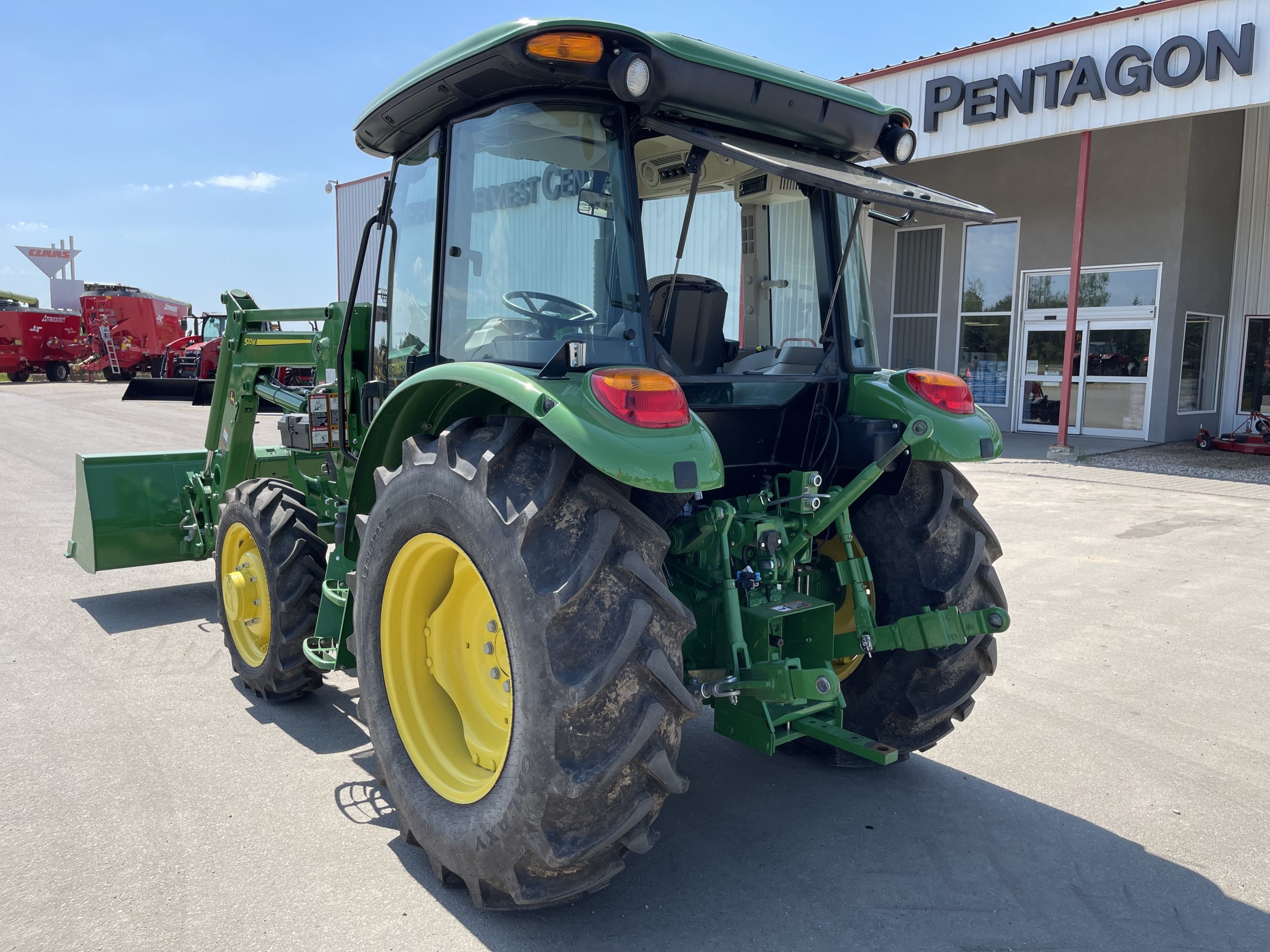 2021 John Deere 5075E Tractor