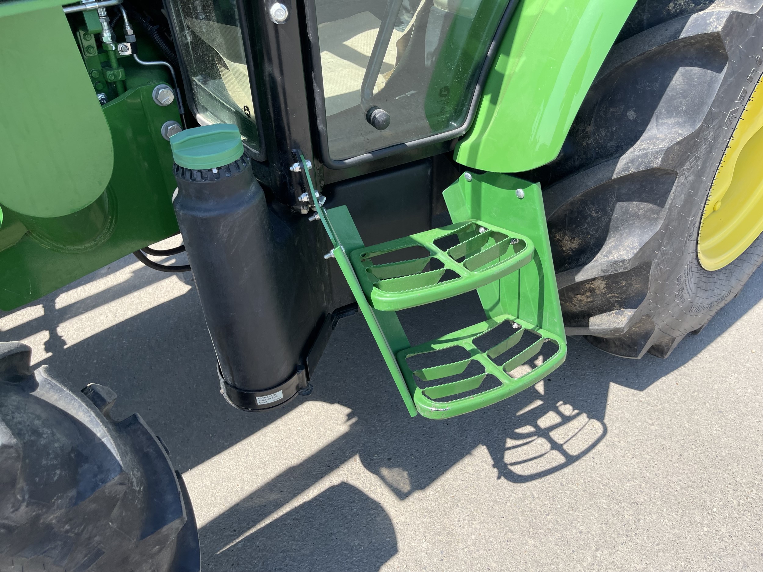 2021 John Deere 5075E Tractor