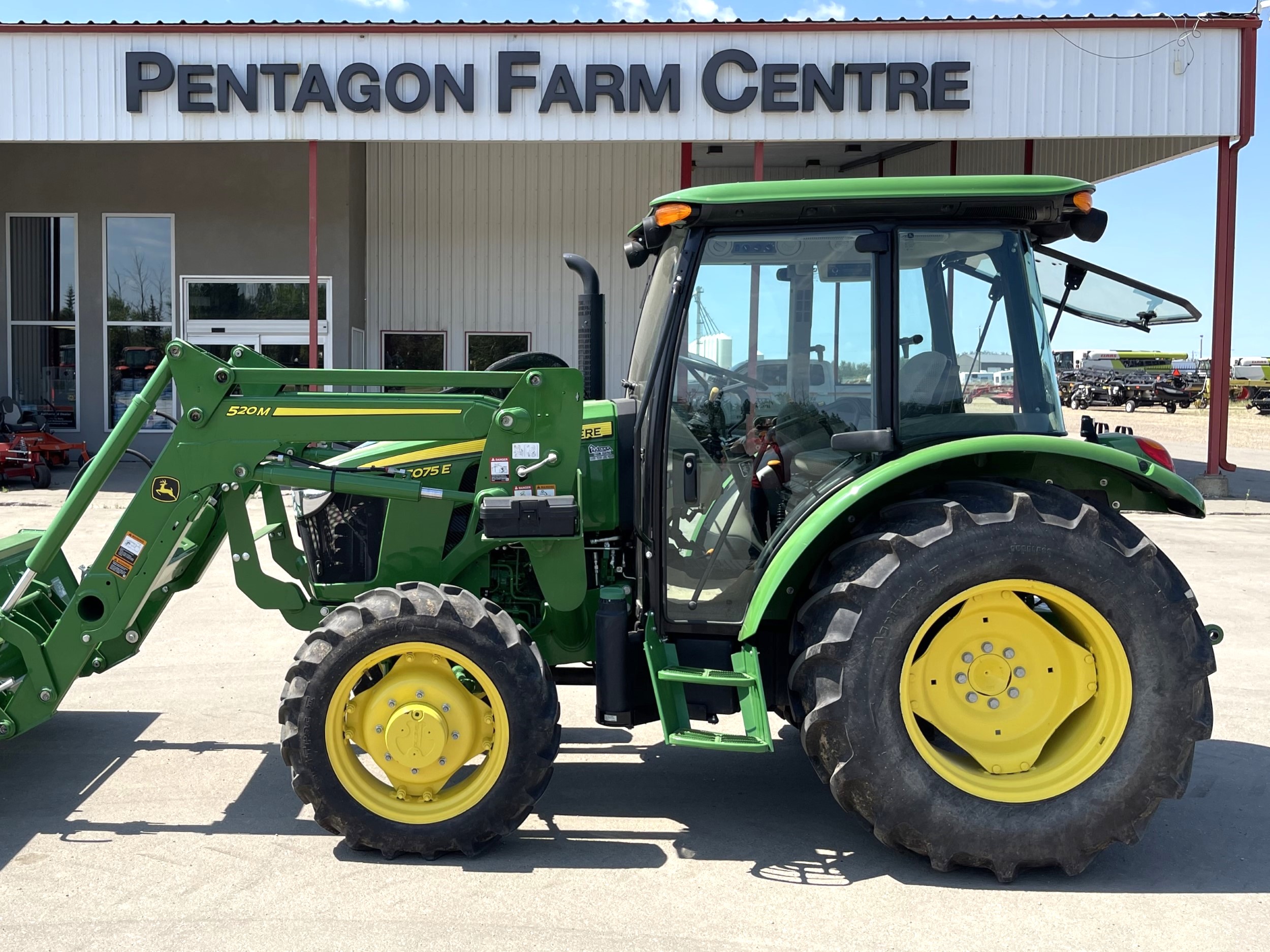 2021 John Deere 5075E Tractor