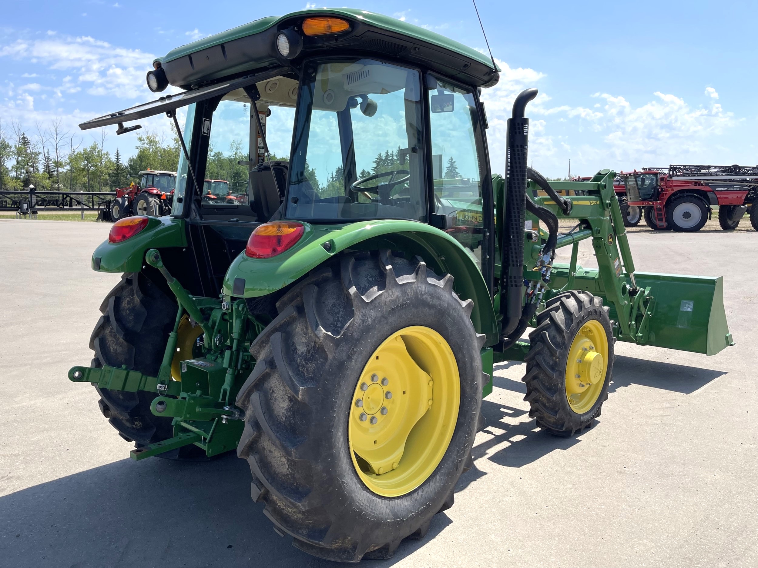 2021 John Deere 5075E Tractor