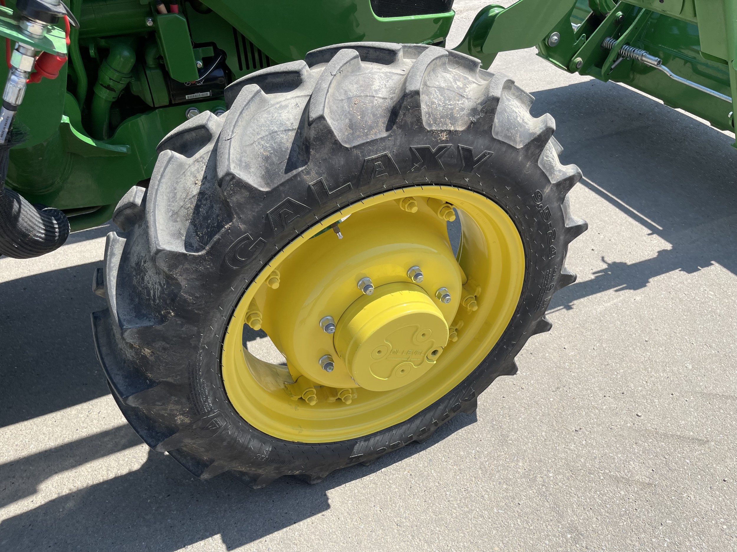 2021 John Deere 5075E Tractor