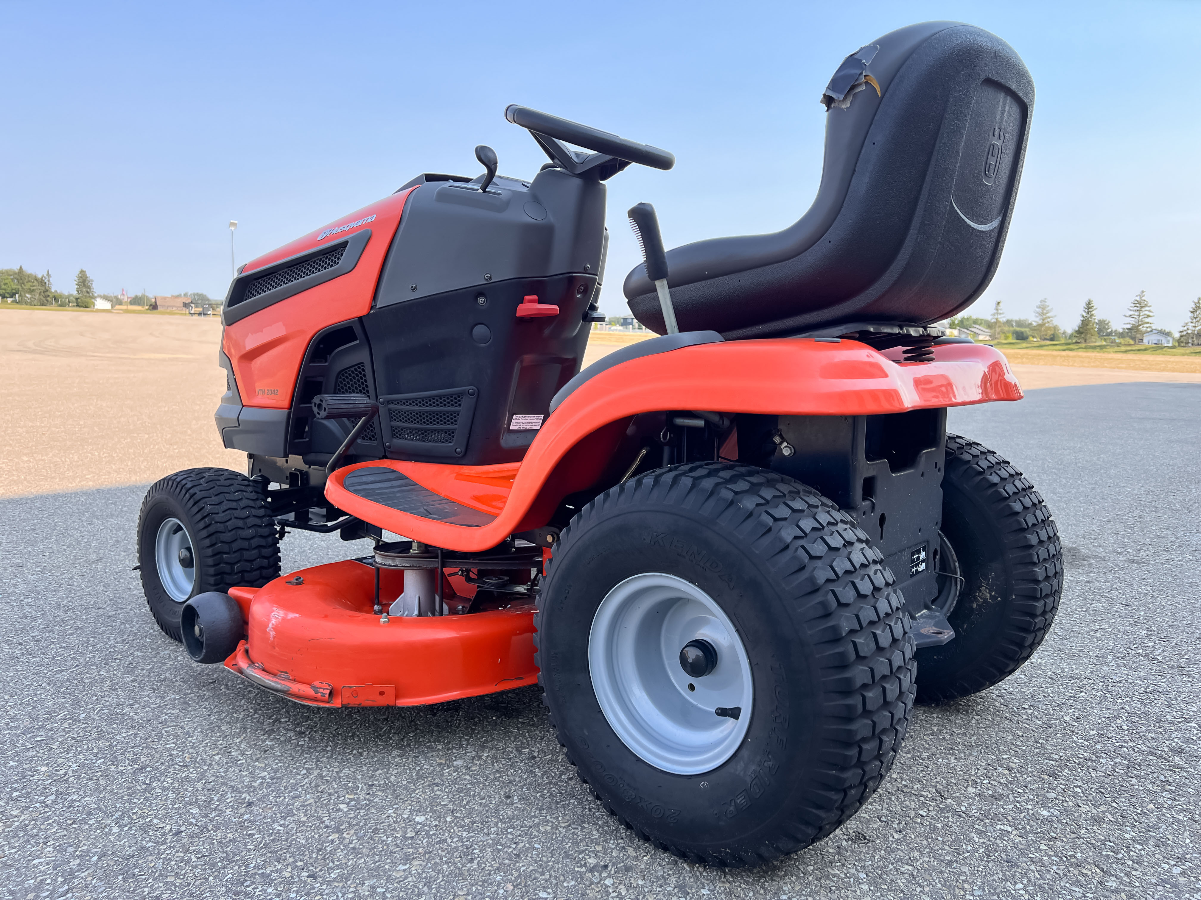 2012 Husqvarna YTH2042 Lawn Tractor