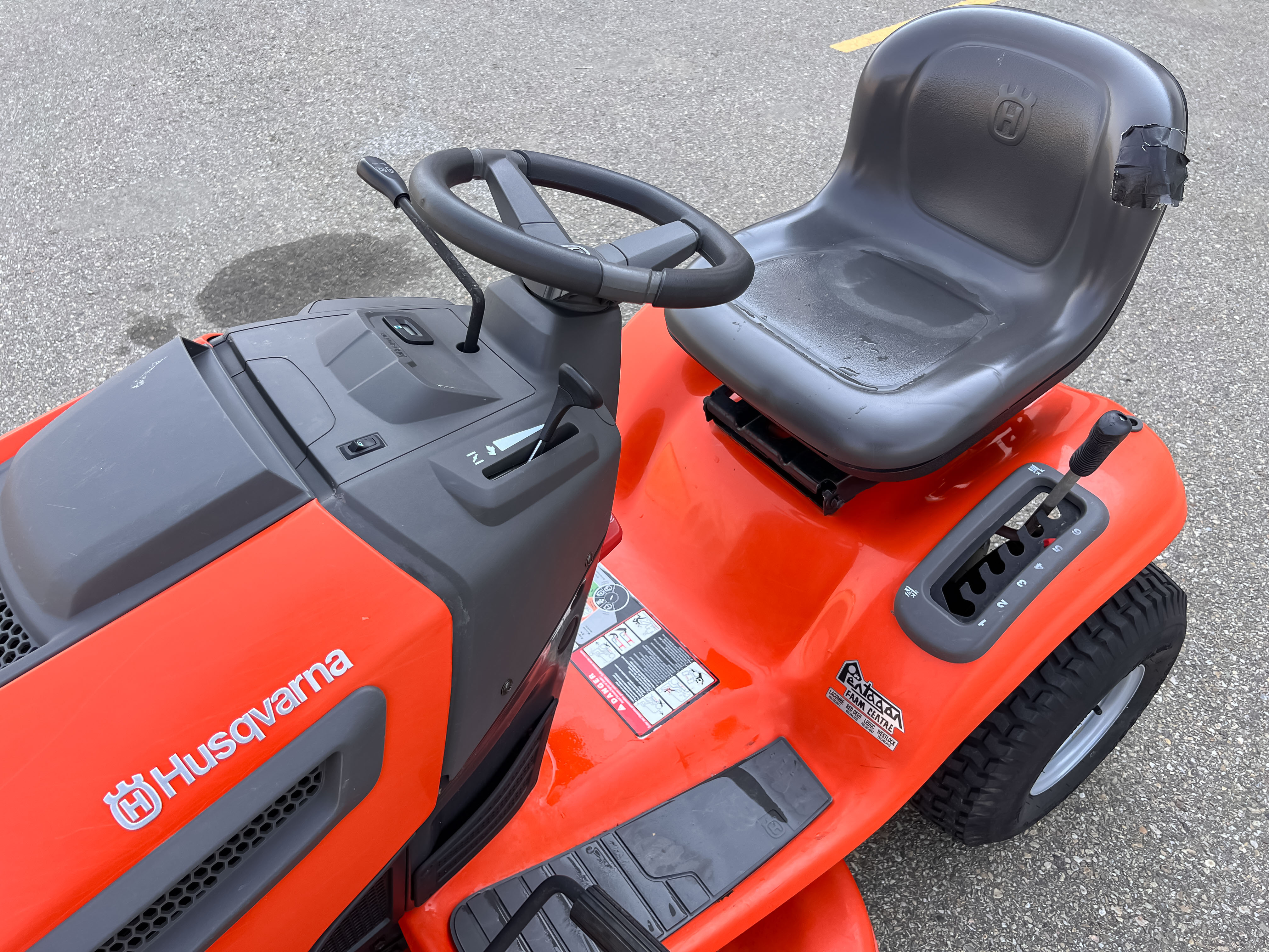 2012 Husqvarna YTH2042 Lawn Tractor