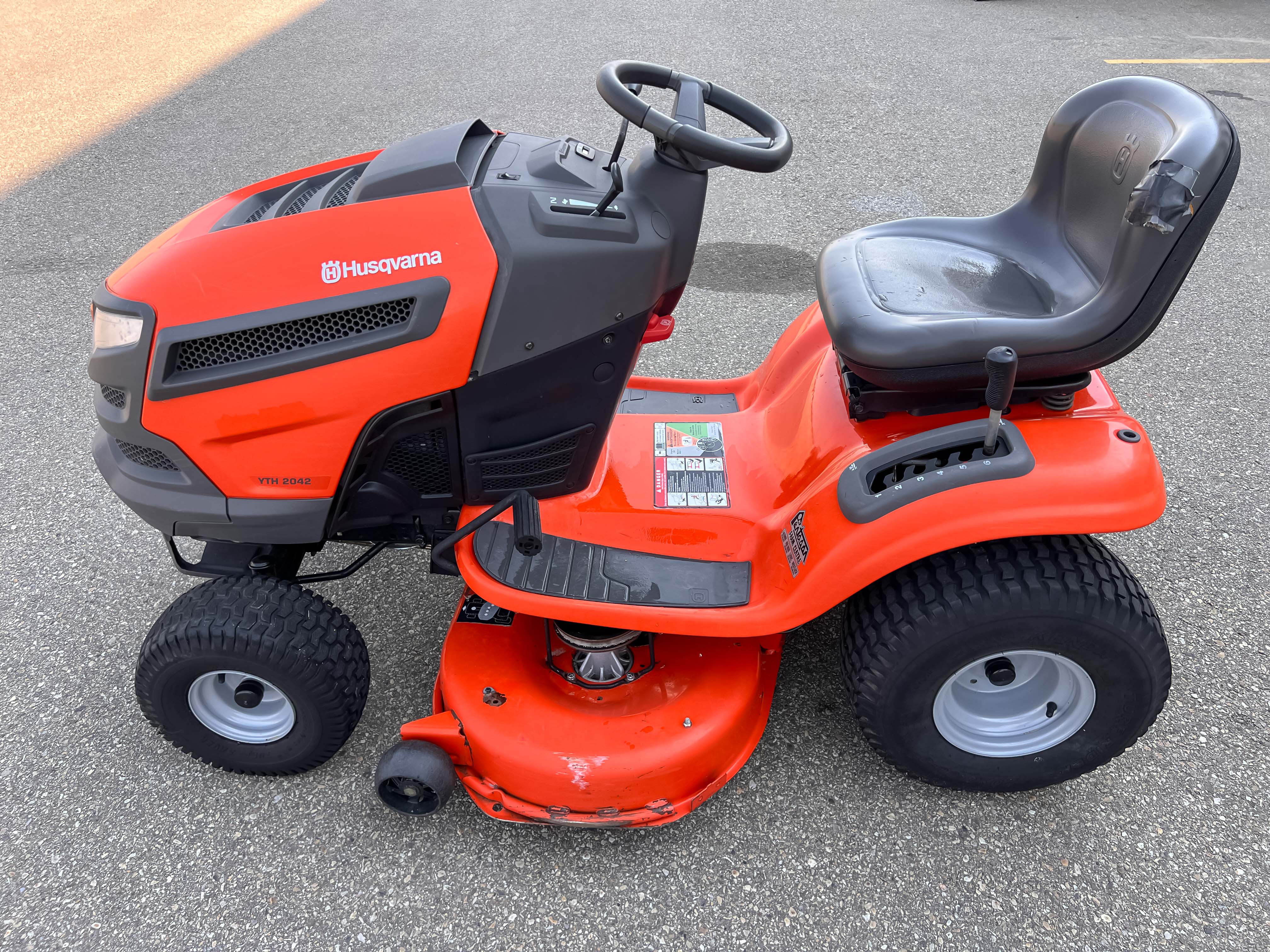 2012 Husqvarna YTH2042 Lawn Tractor