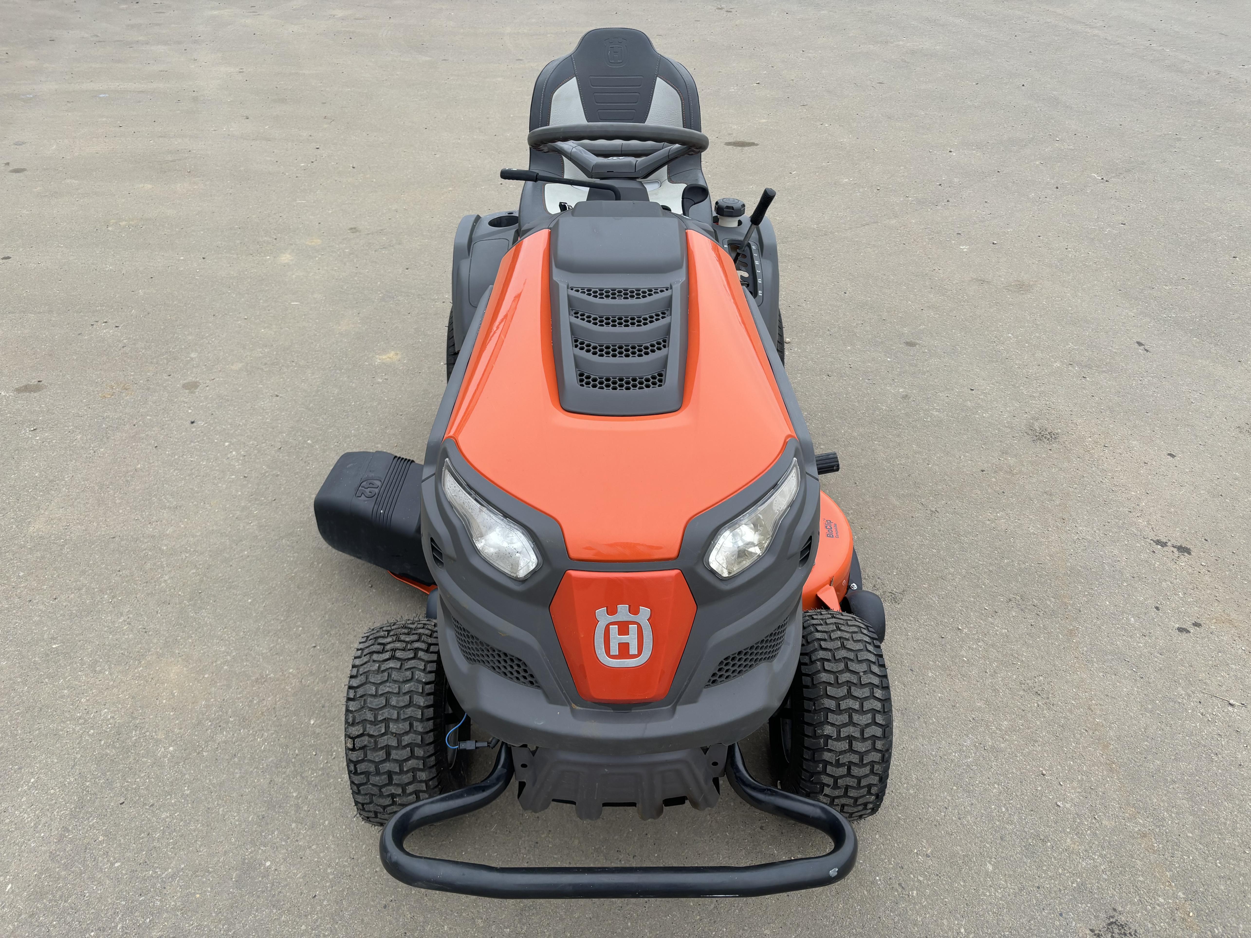 2023 Husqvarna TS142L Mower/Riding