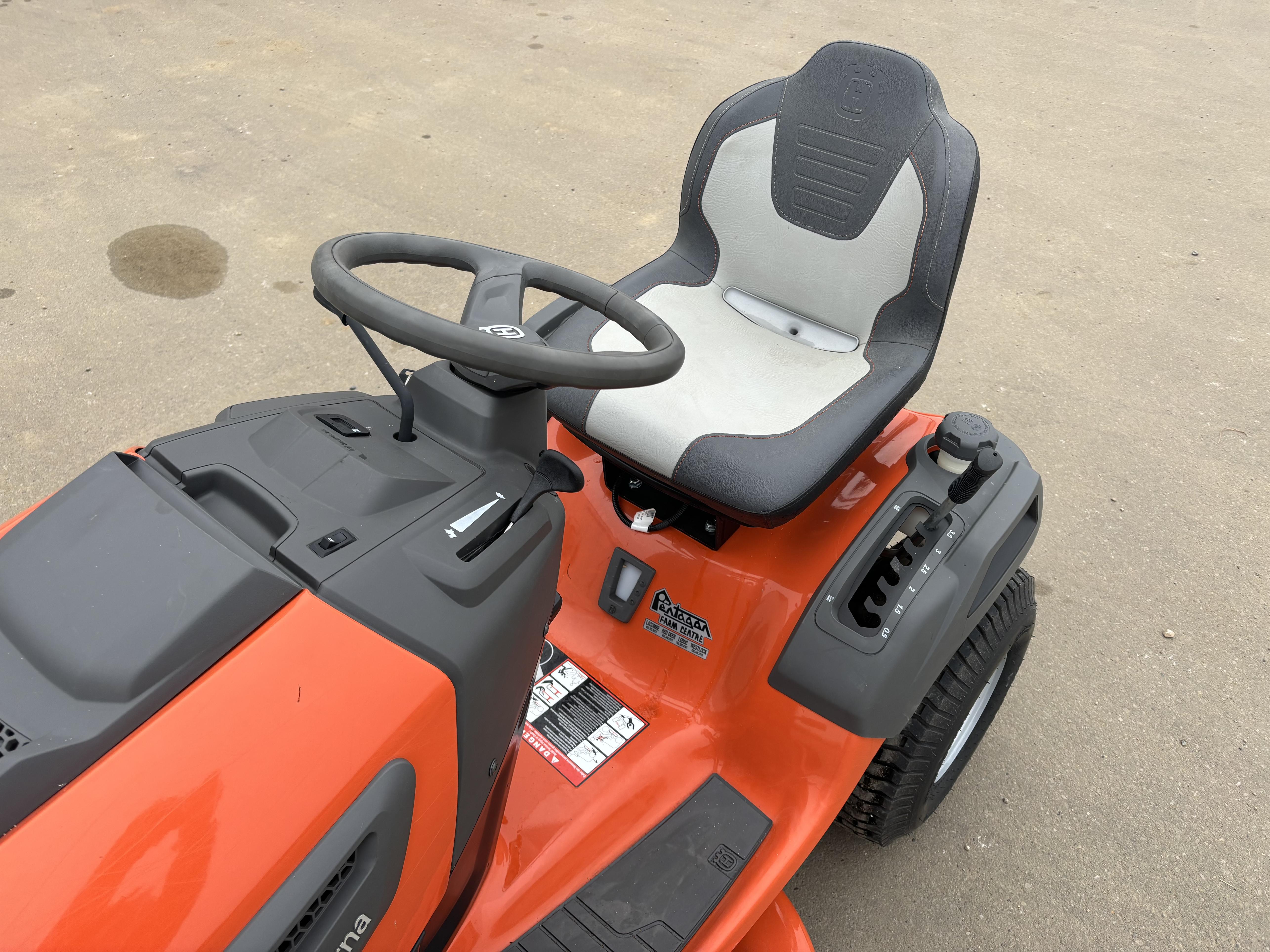 2023 Husqvarna TS142L Mower/Riding