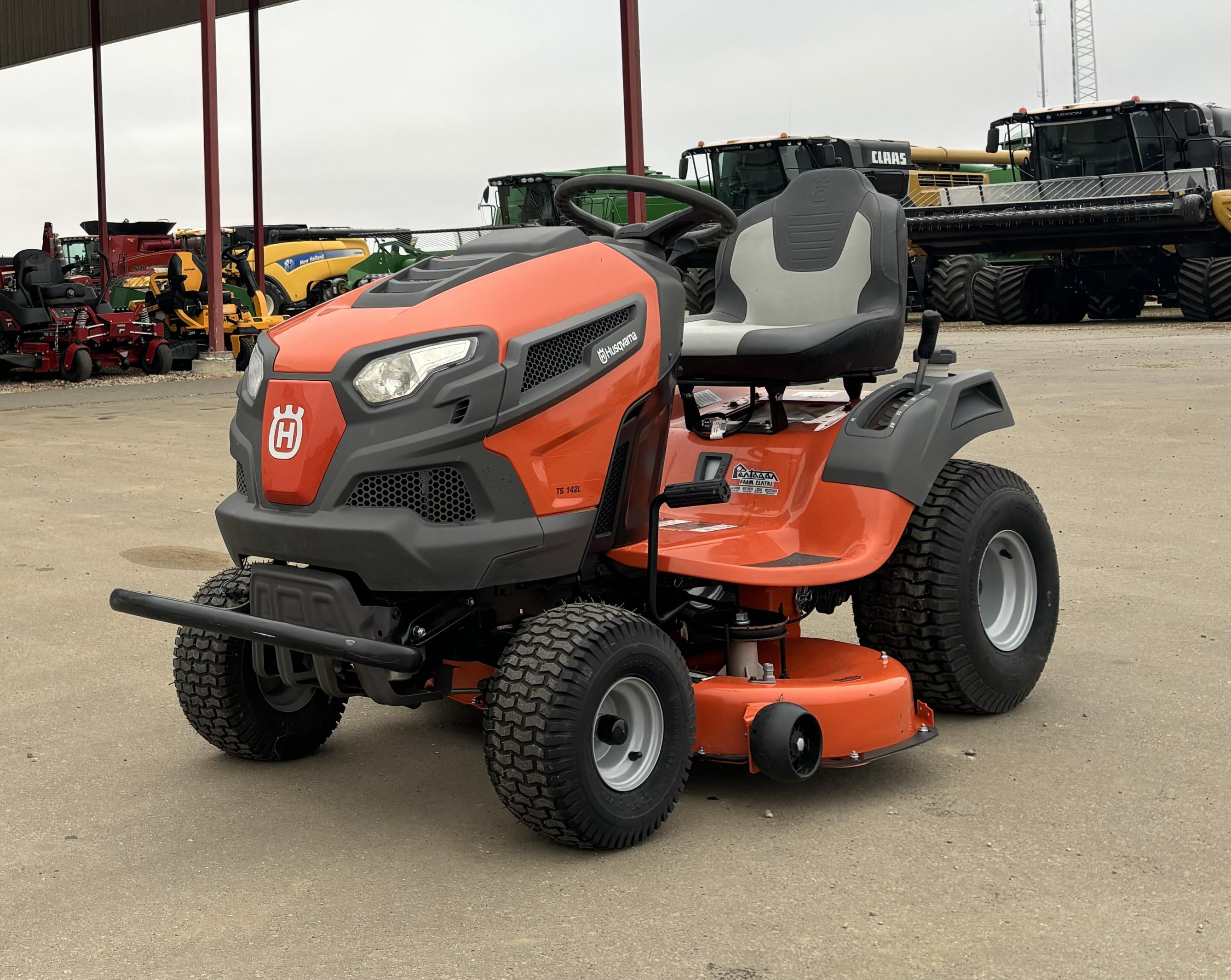 2023 Husqvarna TS142L Mower/Riding