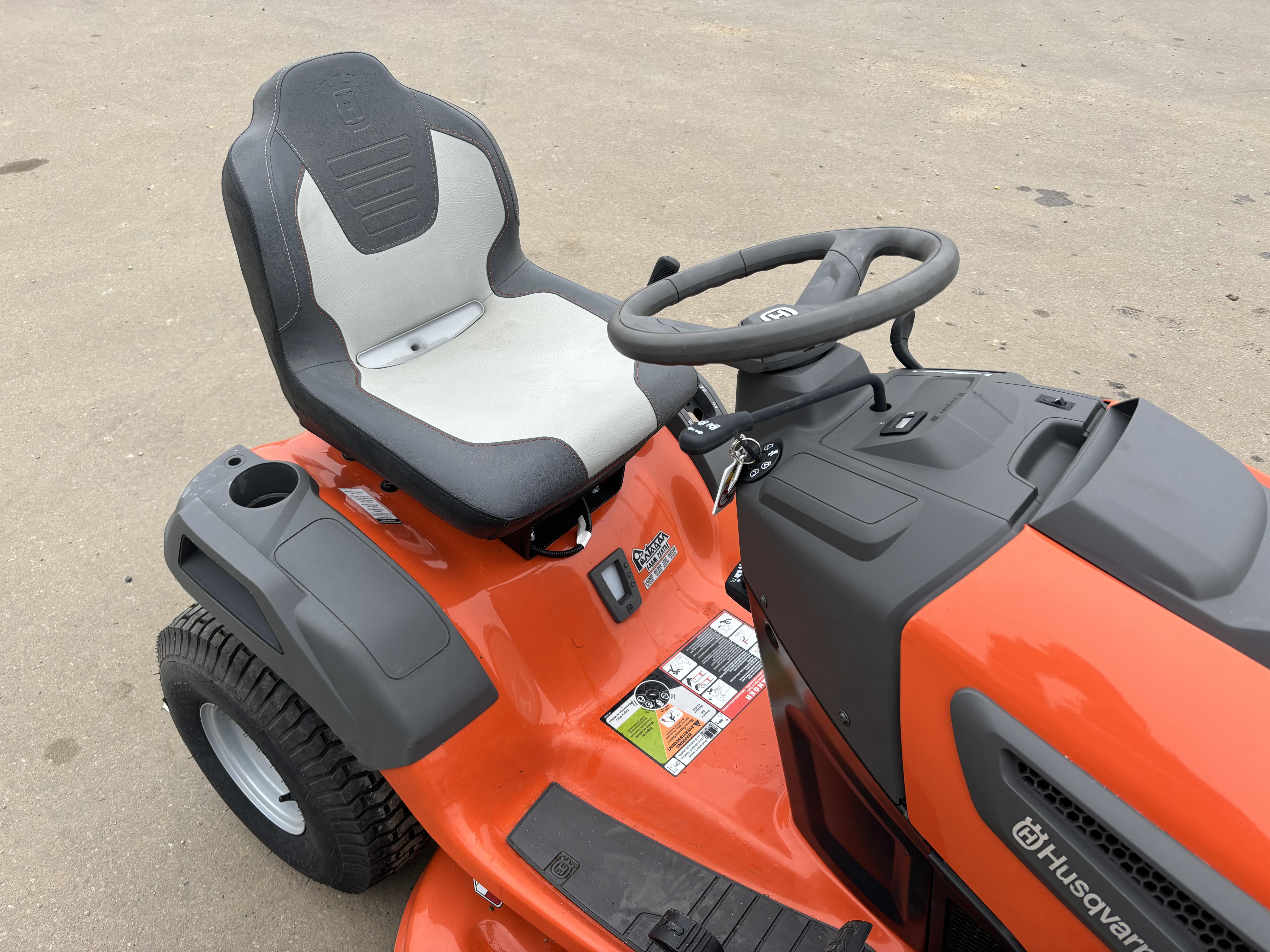 2023 Husqvarna TS142L Mower/Riding