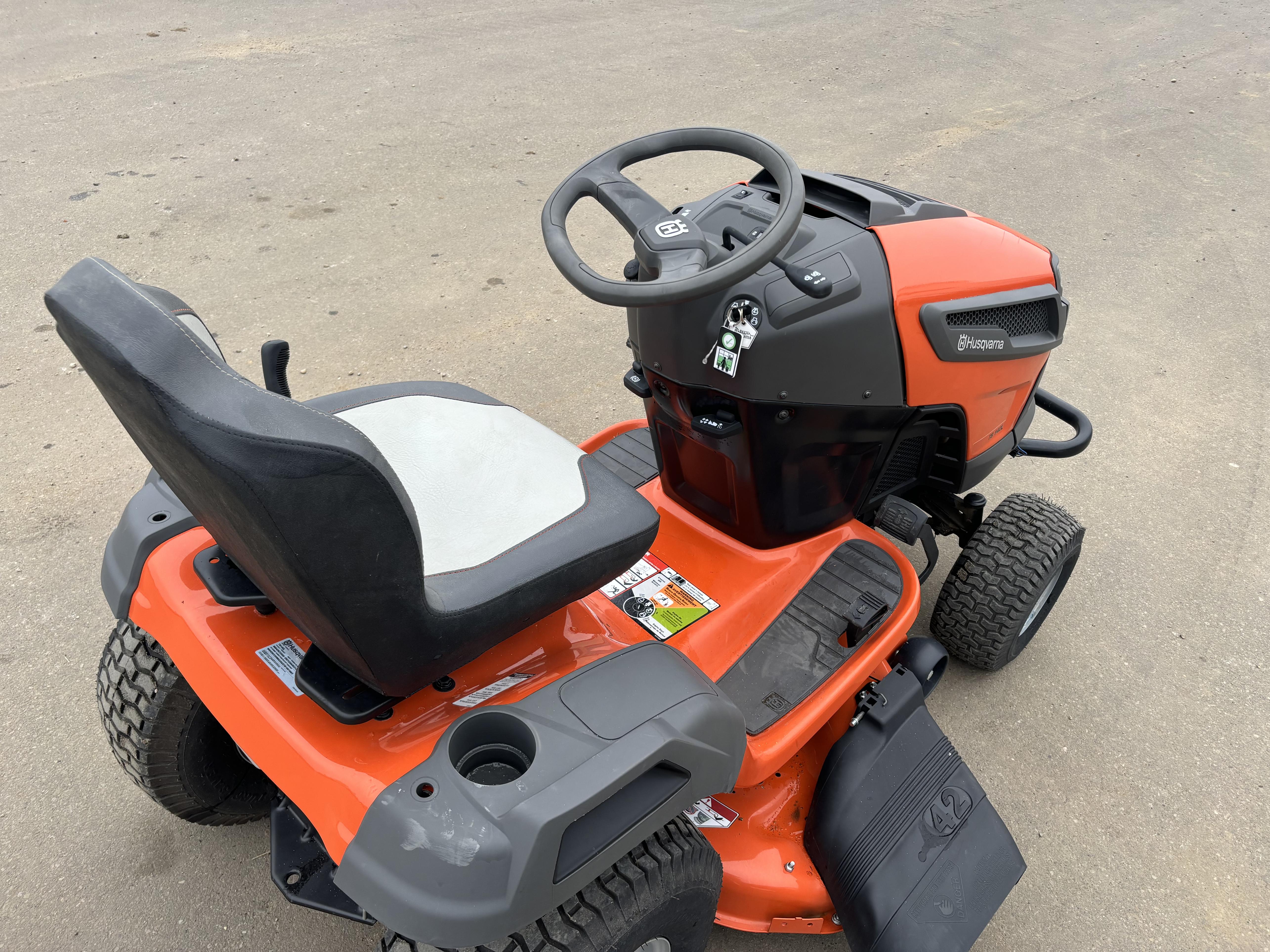 2023 Husqvarna TS142L Mower/Riding