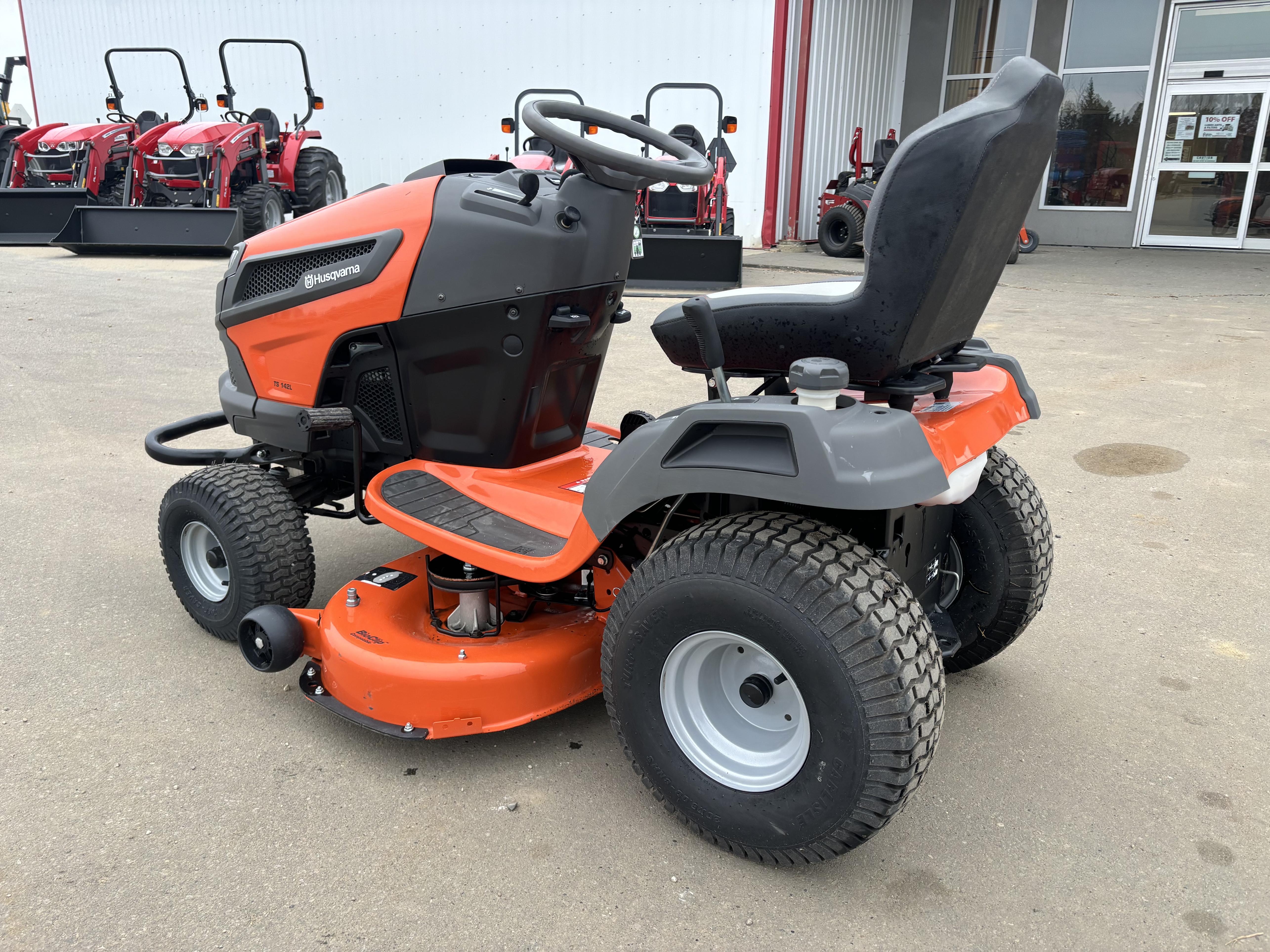 2023 Husqvarna TS142L Mower/Riding