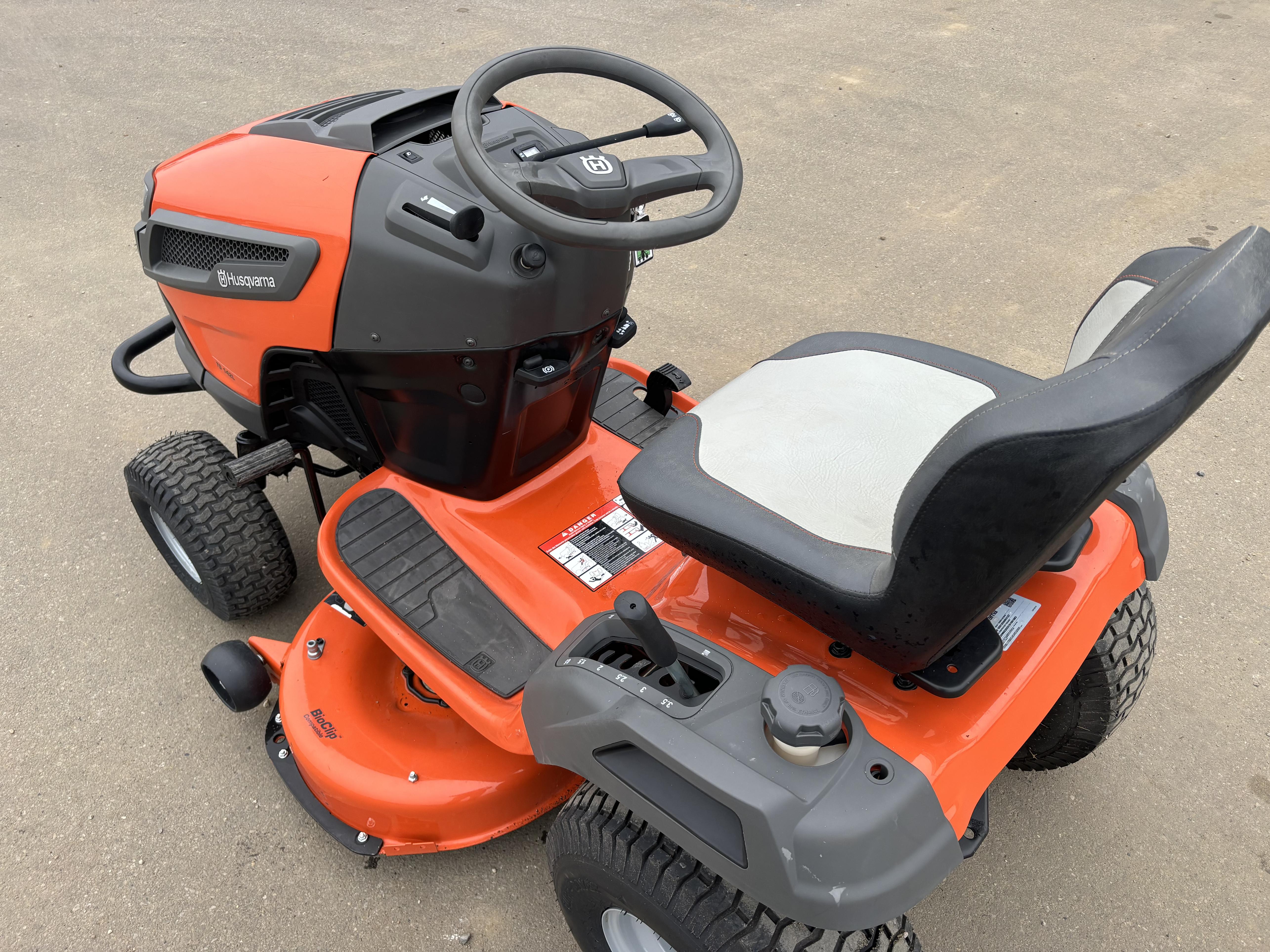 2023 Husqvarna TS142L Mower/Riding