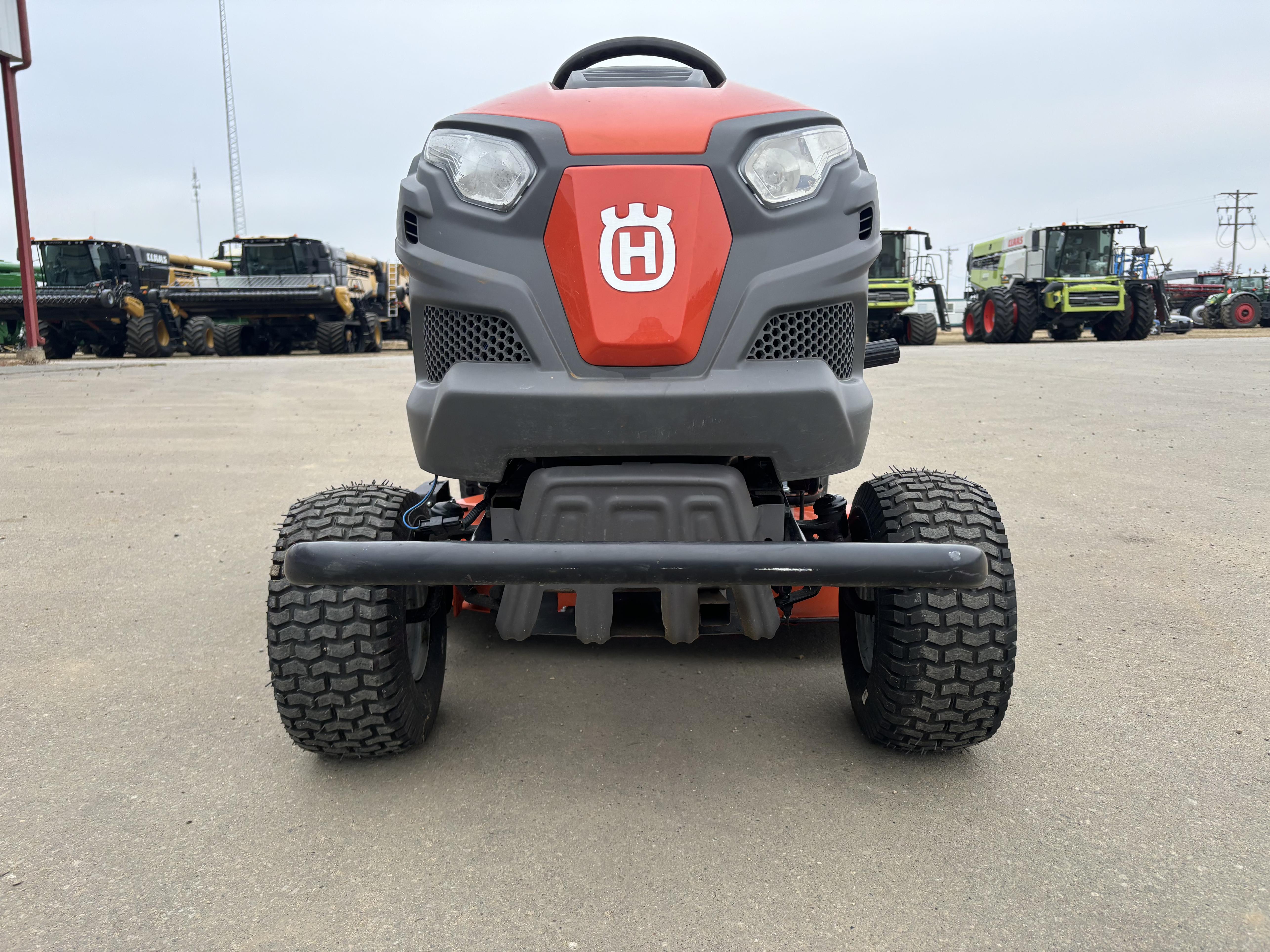 2023 Husqvarna TS142L Mower/Riding