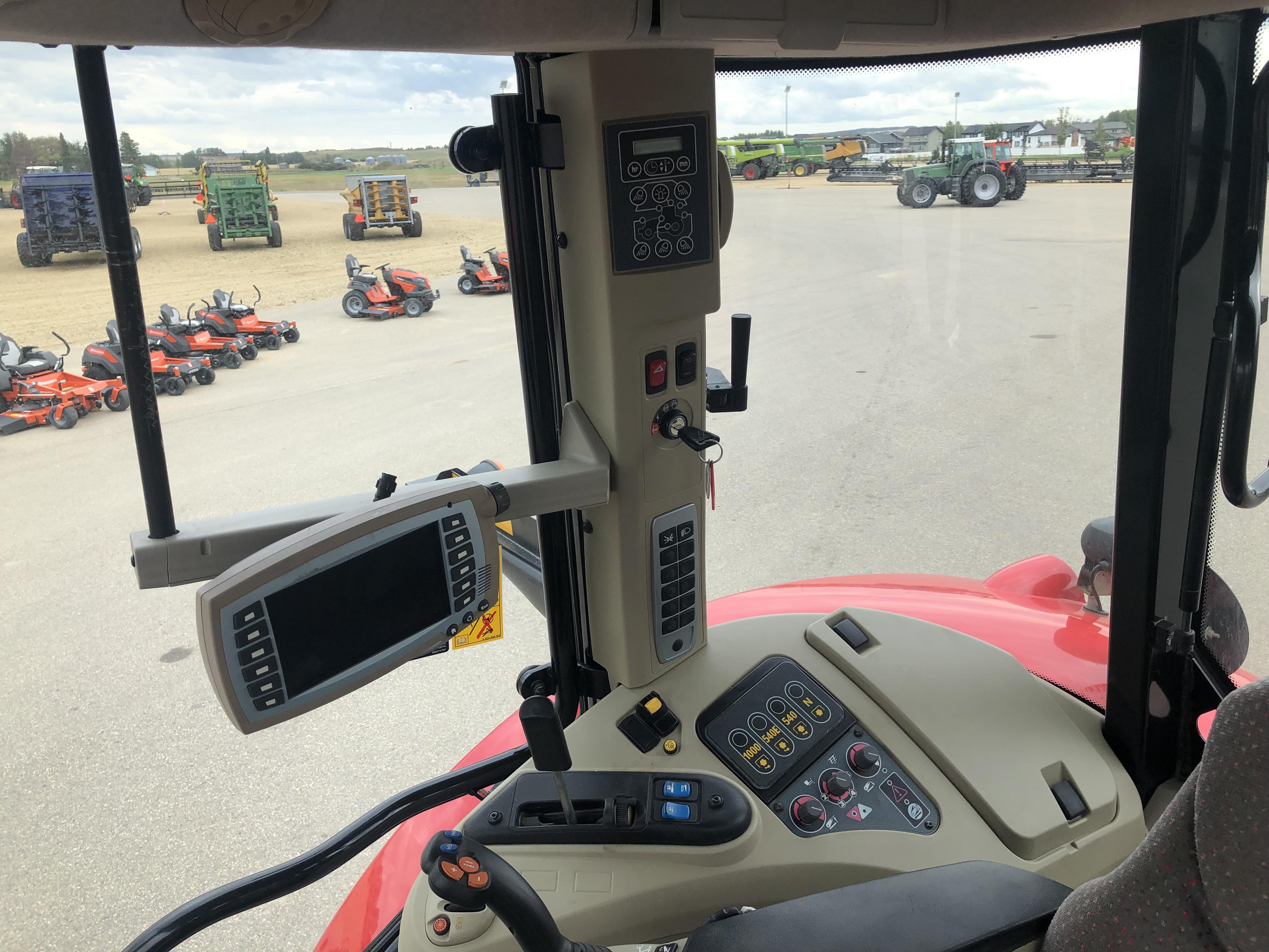 2013 Massey Ferguson 7620 Deluxe Tractor