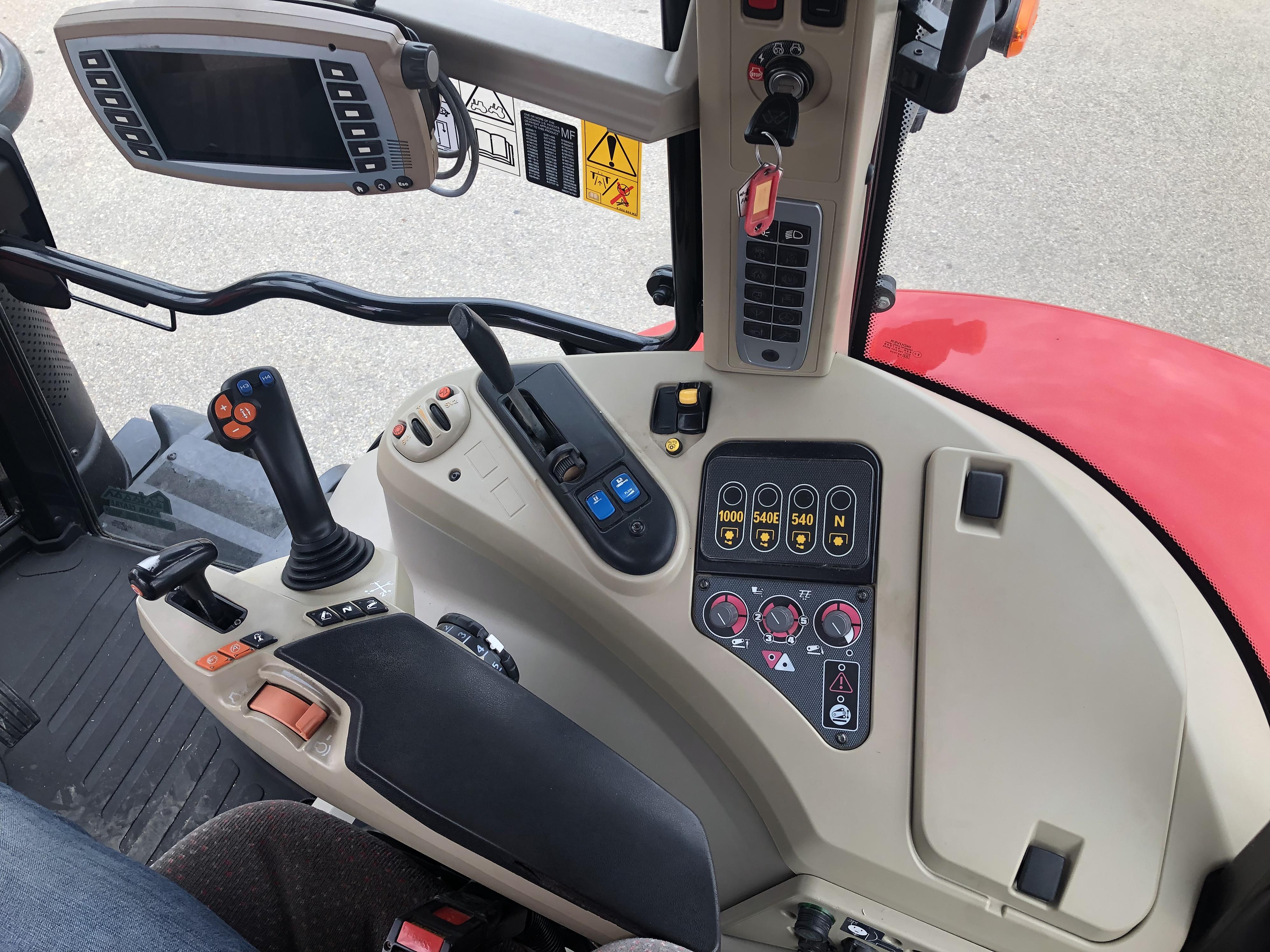 2013 Massey Ferguson 7620 Deluxe Tractor