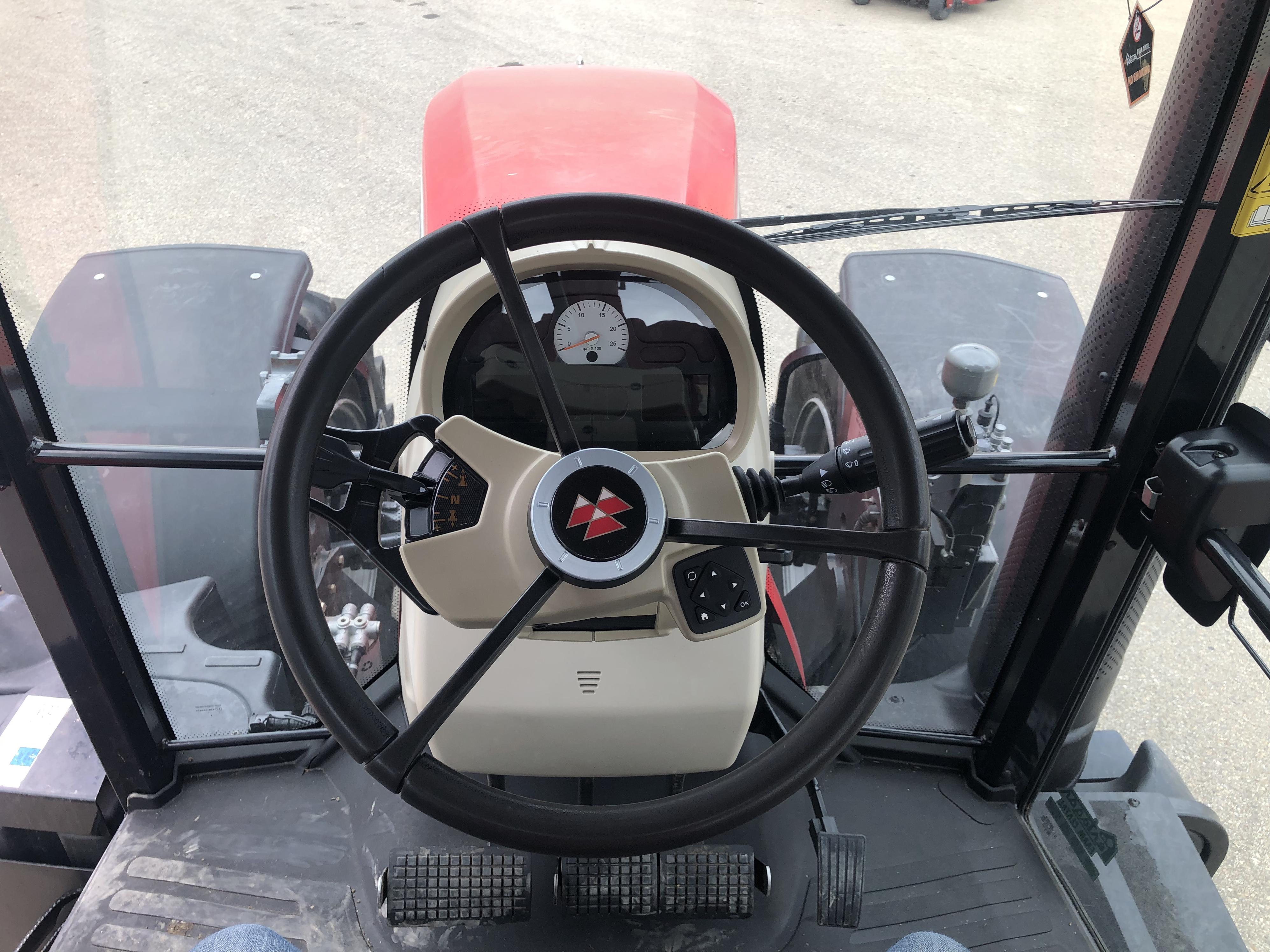 2013 Massey Ferguson 7620 Deluxe Tractor