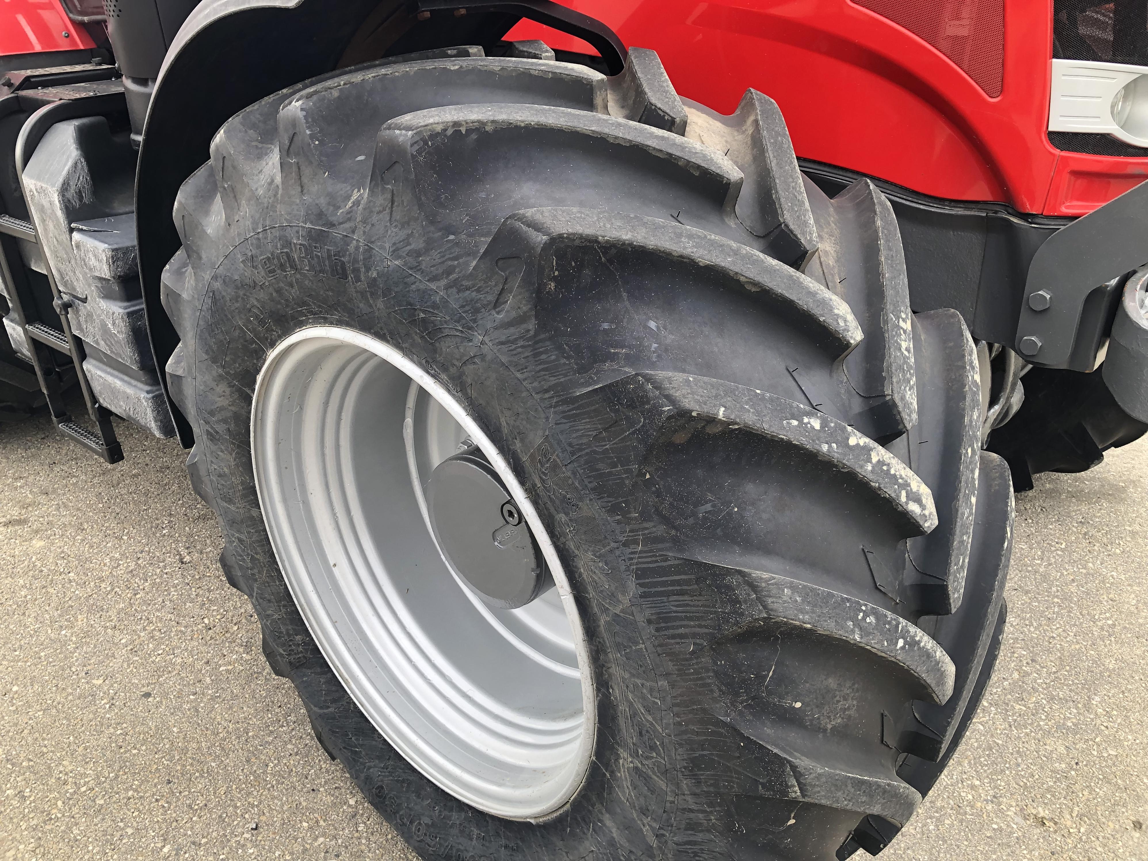 2013 Massey Ferguson 7620 Deluxe Tractor