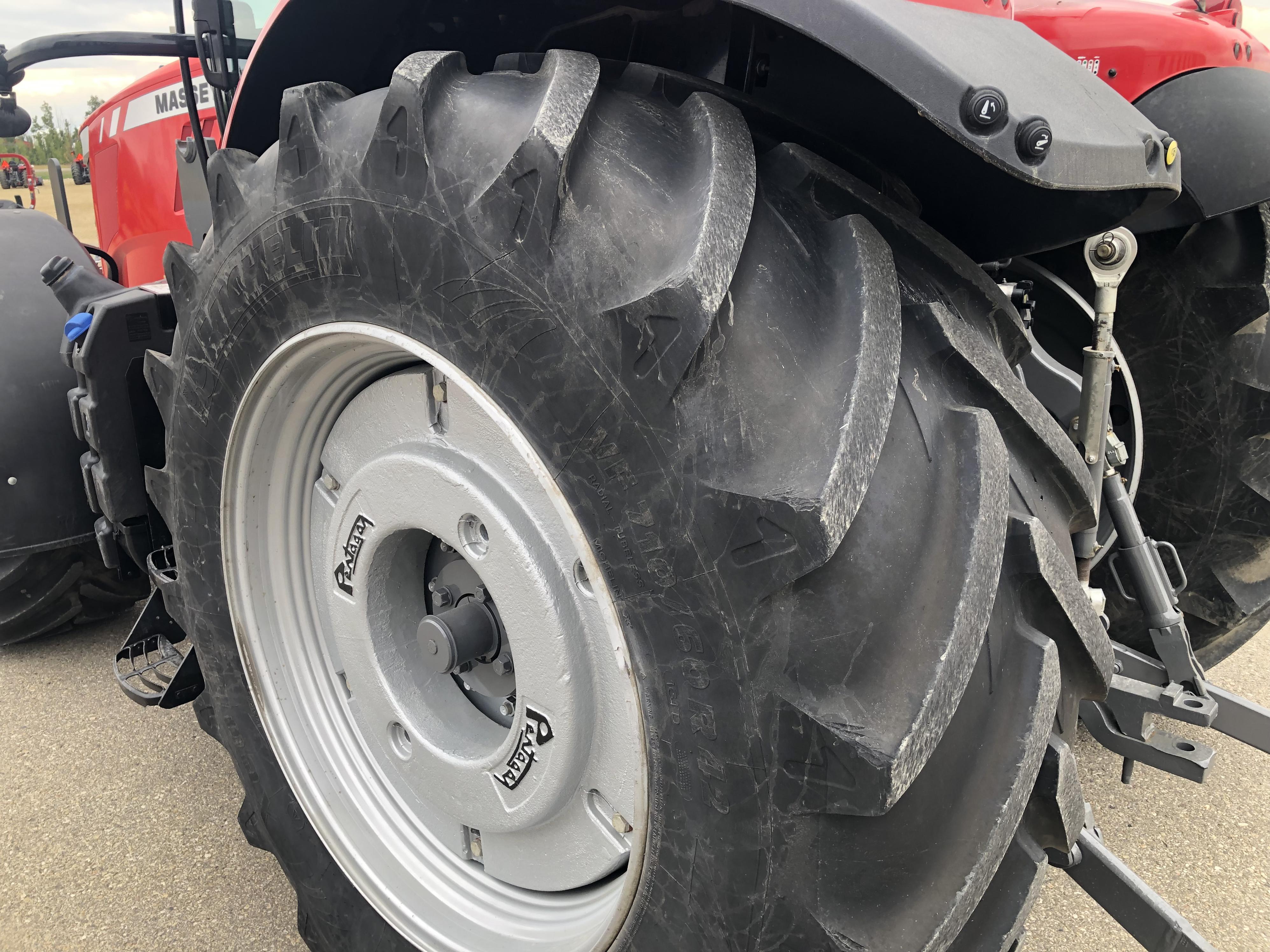 2013 Massey Ferguson 7620 Deluxe Tractor