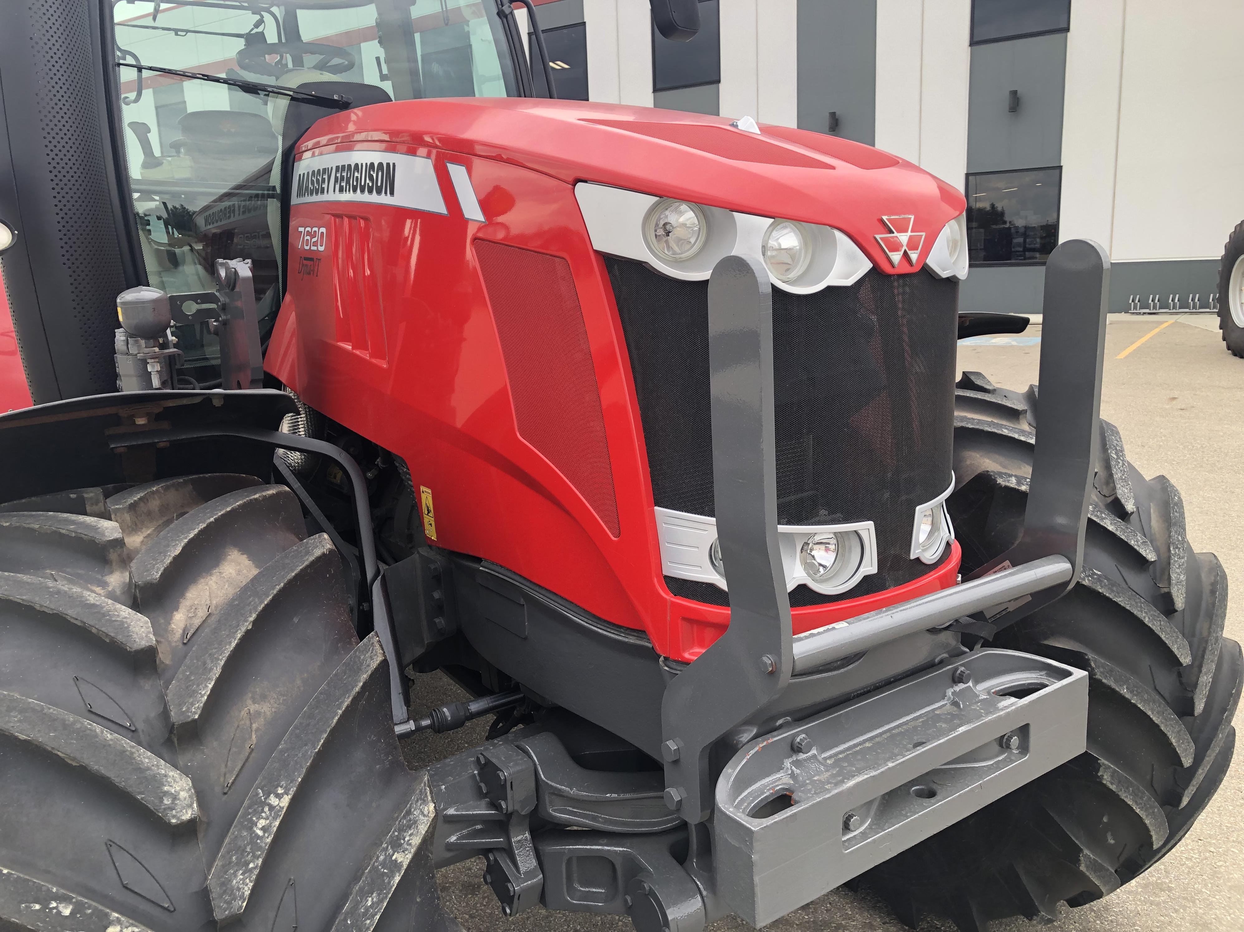 2013 Massey Ferguson 7620 Deluxe Tractor