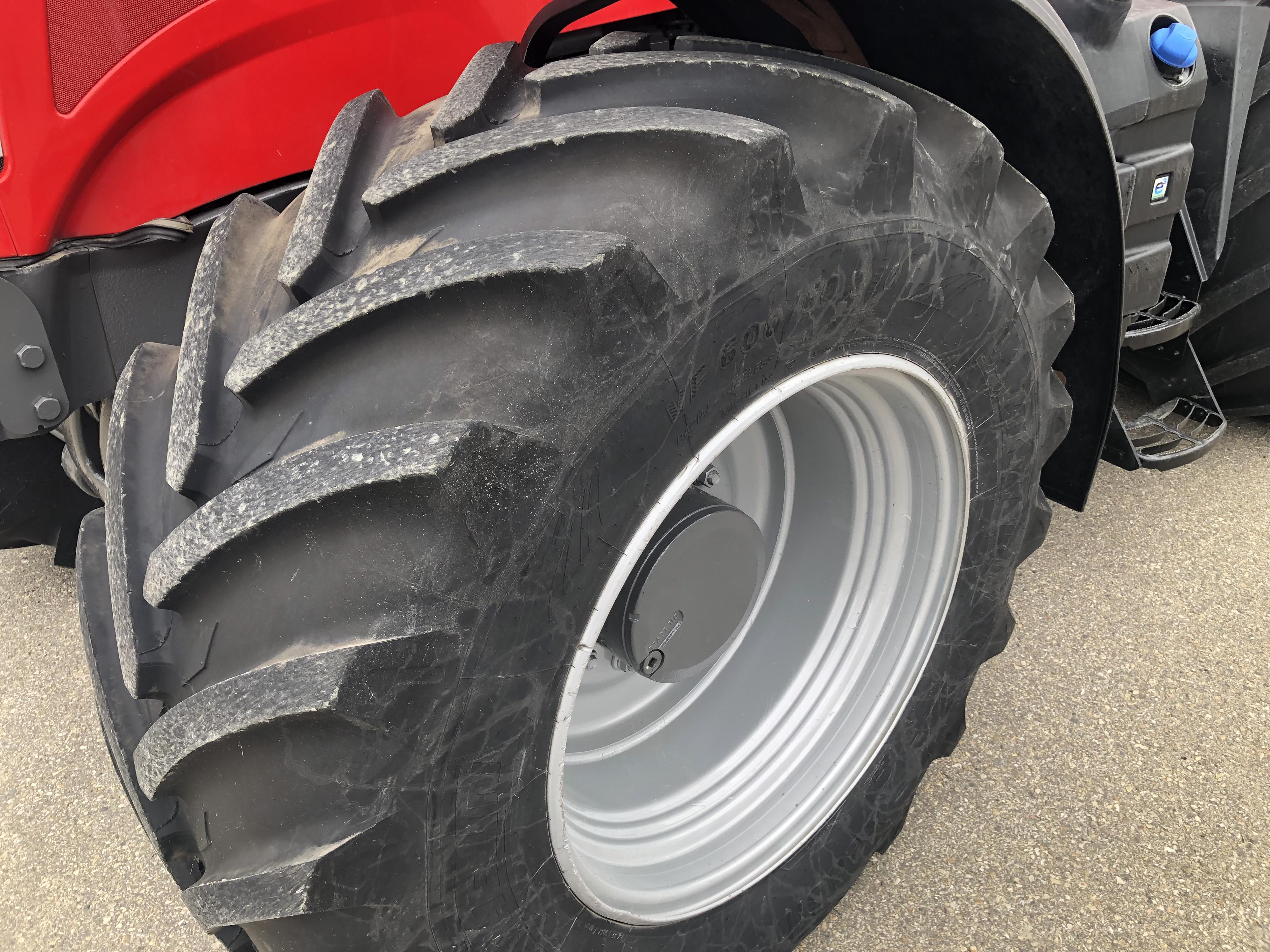 2013 Massey Ferguson 7620 Deluxe Tractor