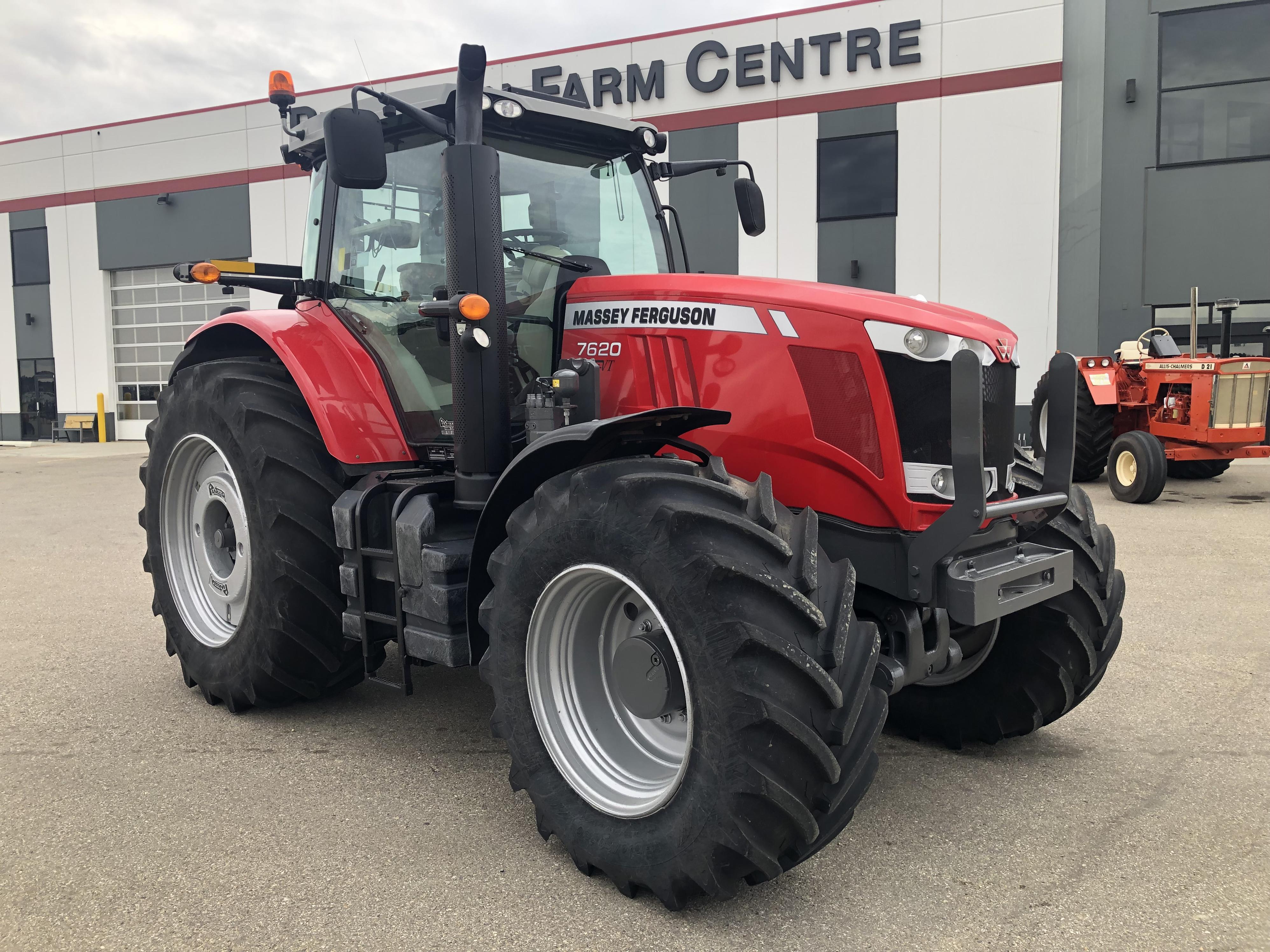 2013 Massey Ferguson 7620 Deluxe Tractor