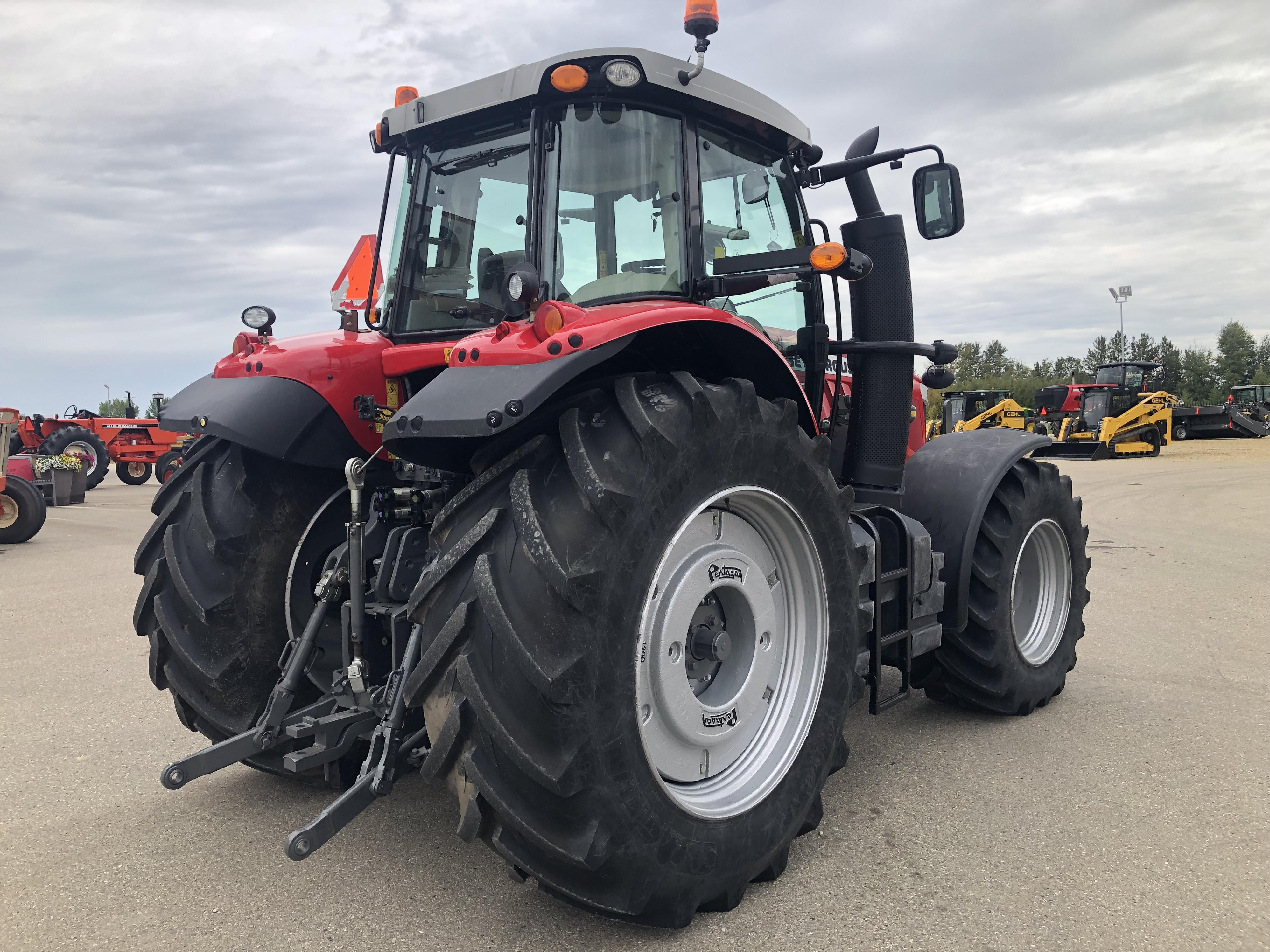 2013 Massey Ferguson 7620 Deluxe Tractor