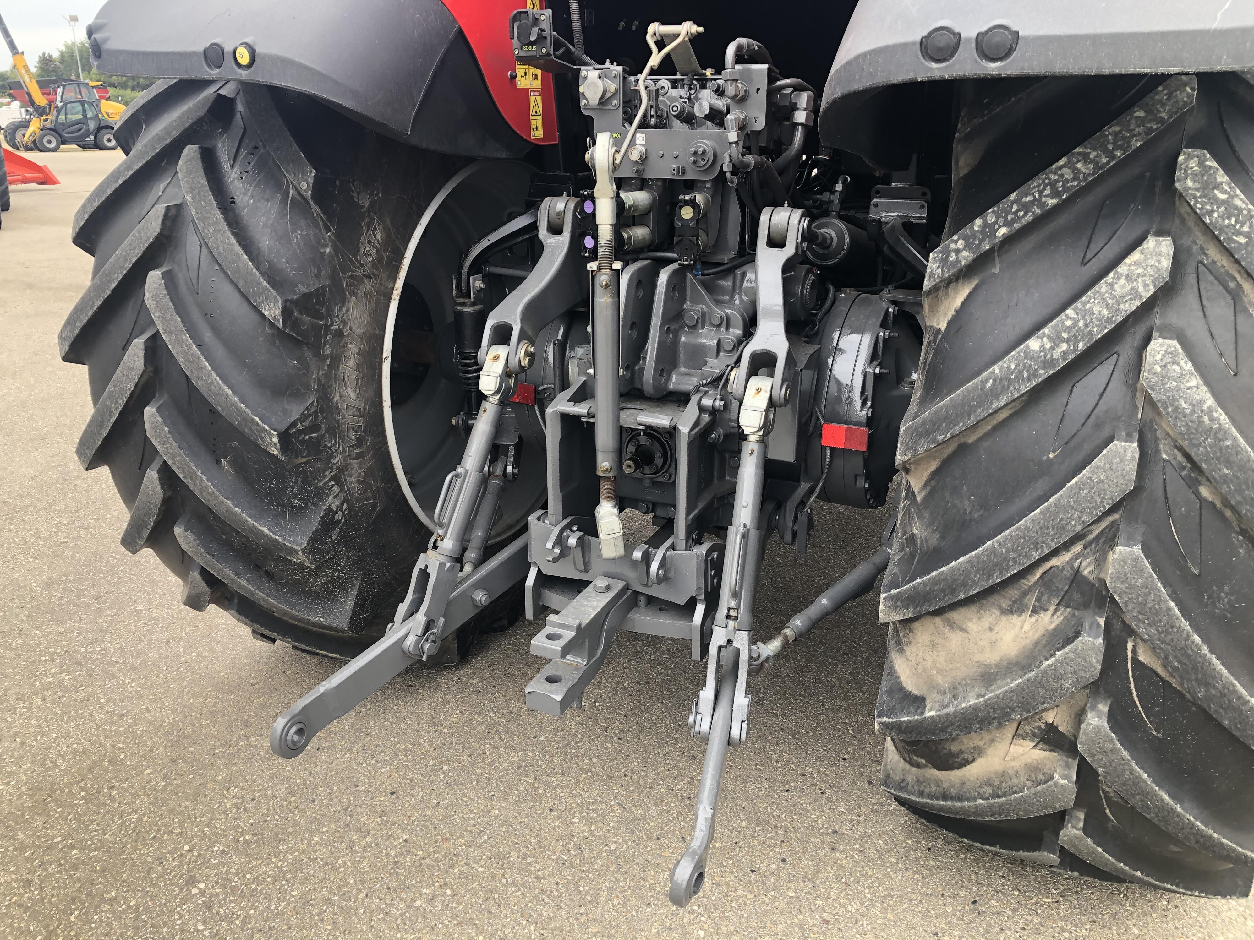 2013 Massey Ferguson 7620 Deluxe Tractor