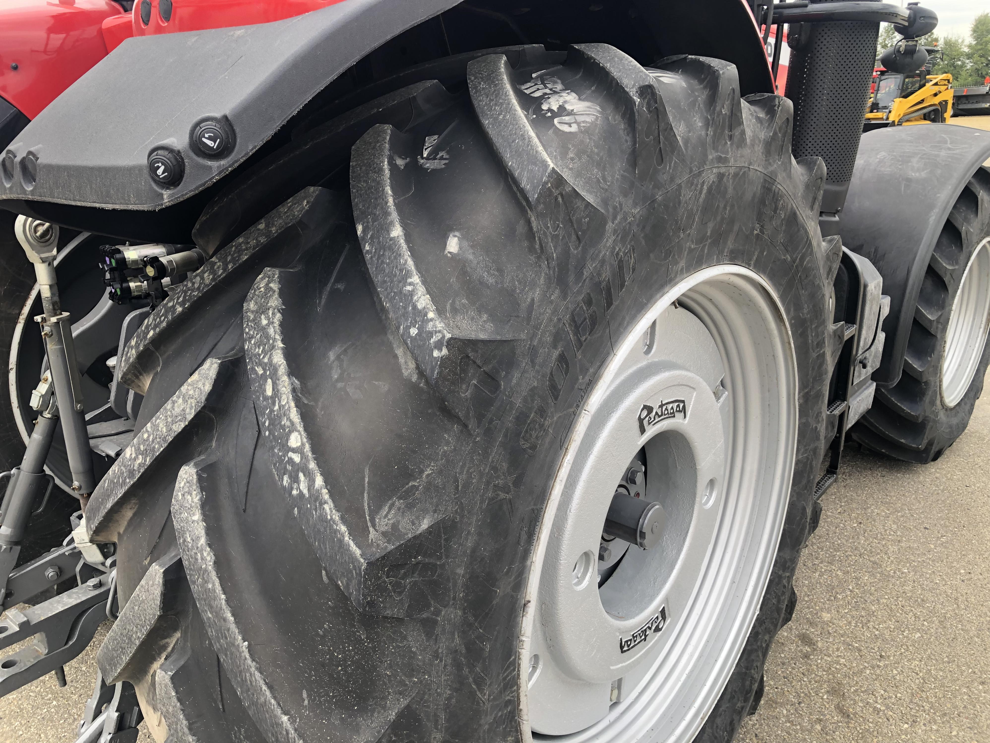 2013 Massey Ferguson 7620 Deluxe Tractor