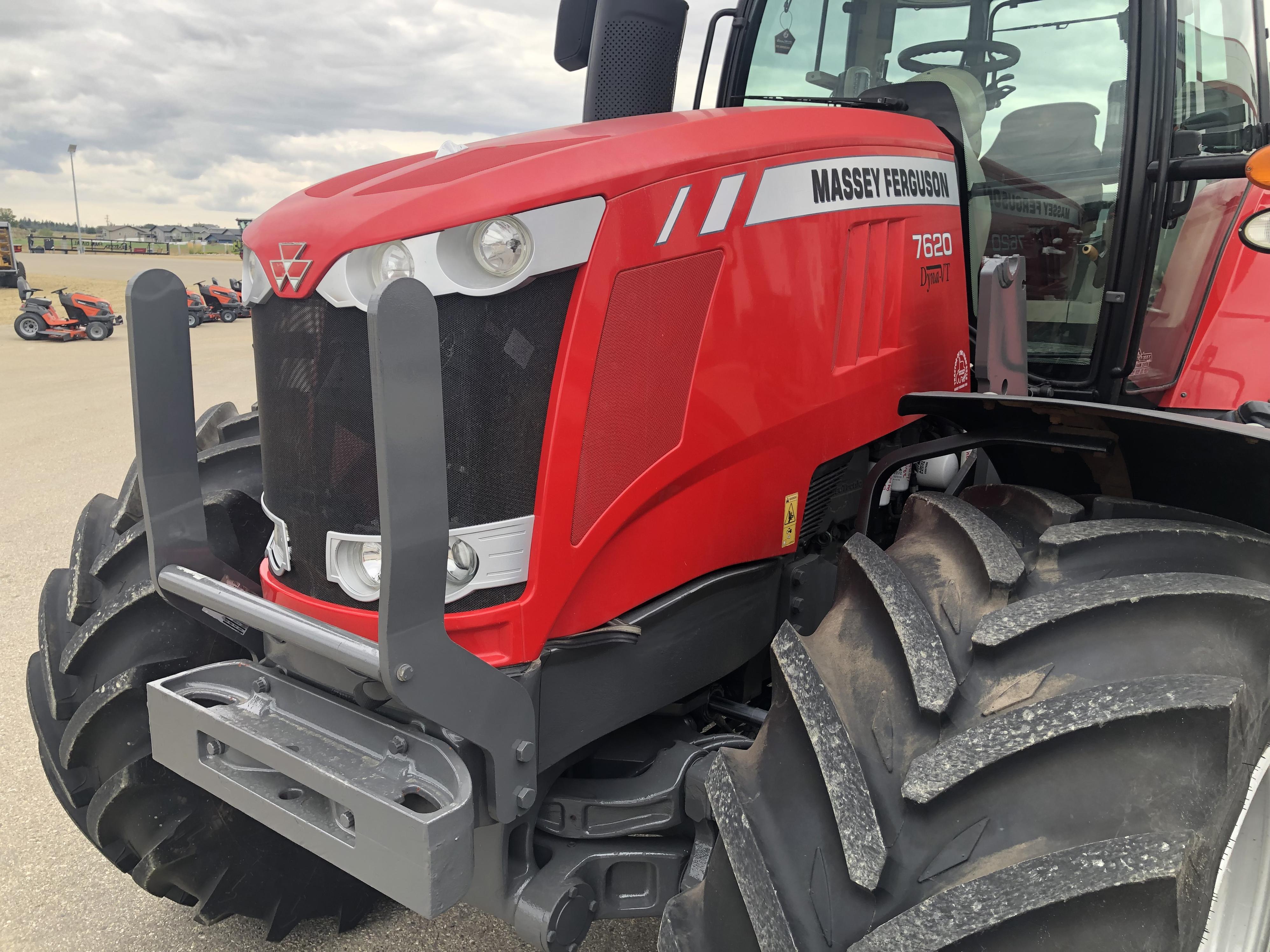 2013 Massey Ferguson 7620 Deluxe Tractor