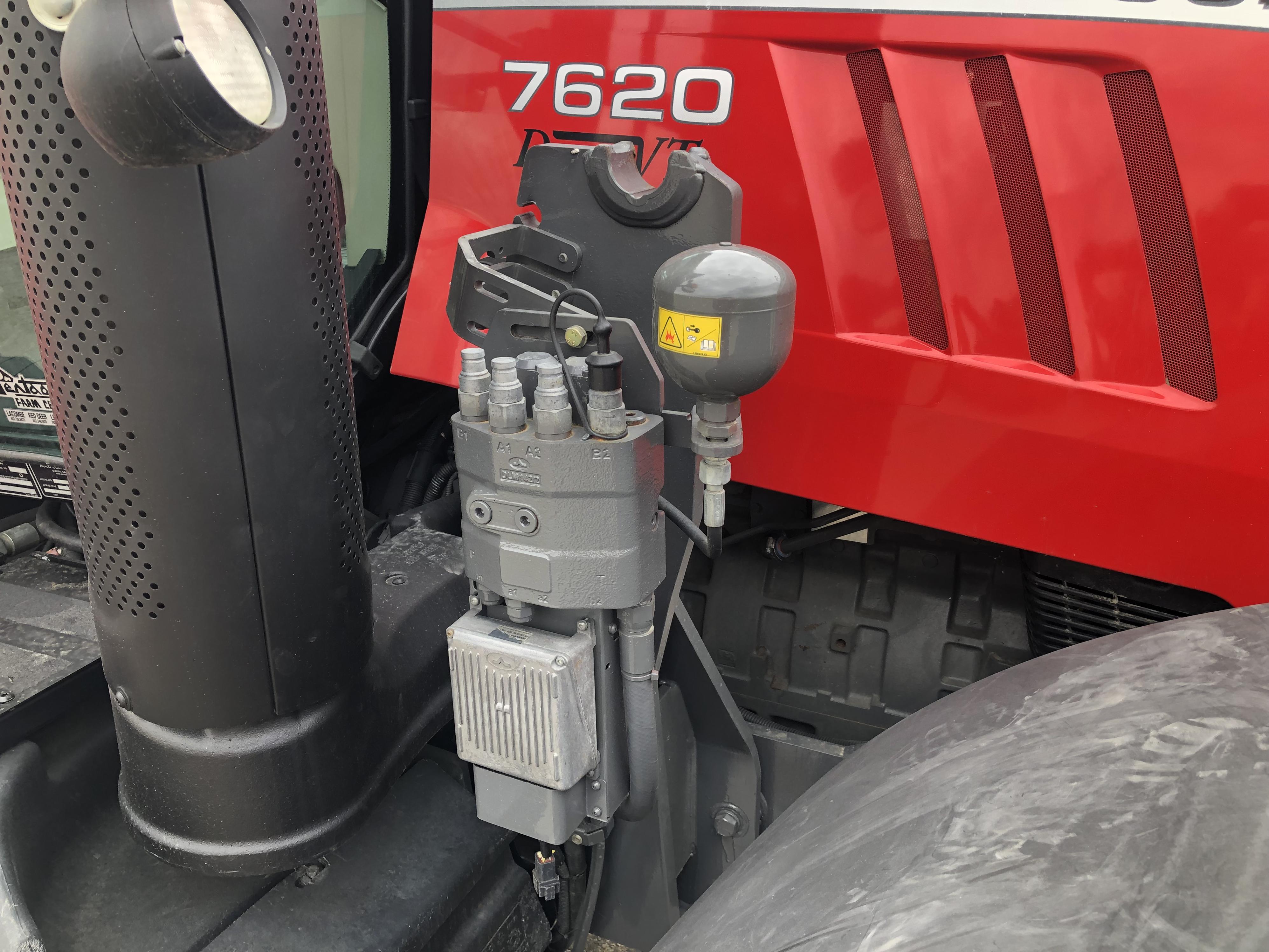 2013 Massey Ferguson 7620 Deluxe Tractor