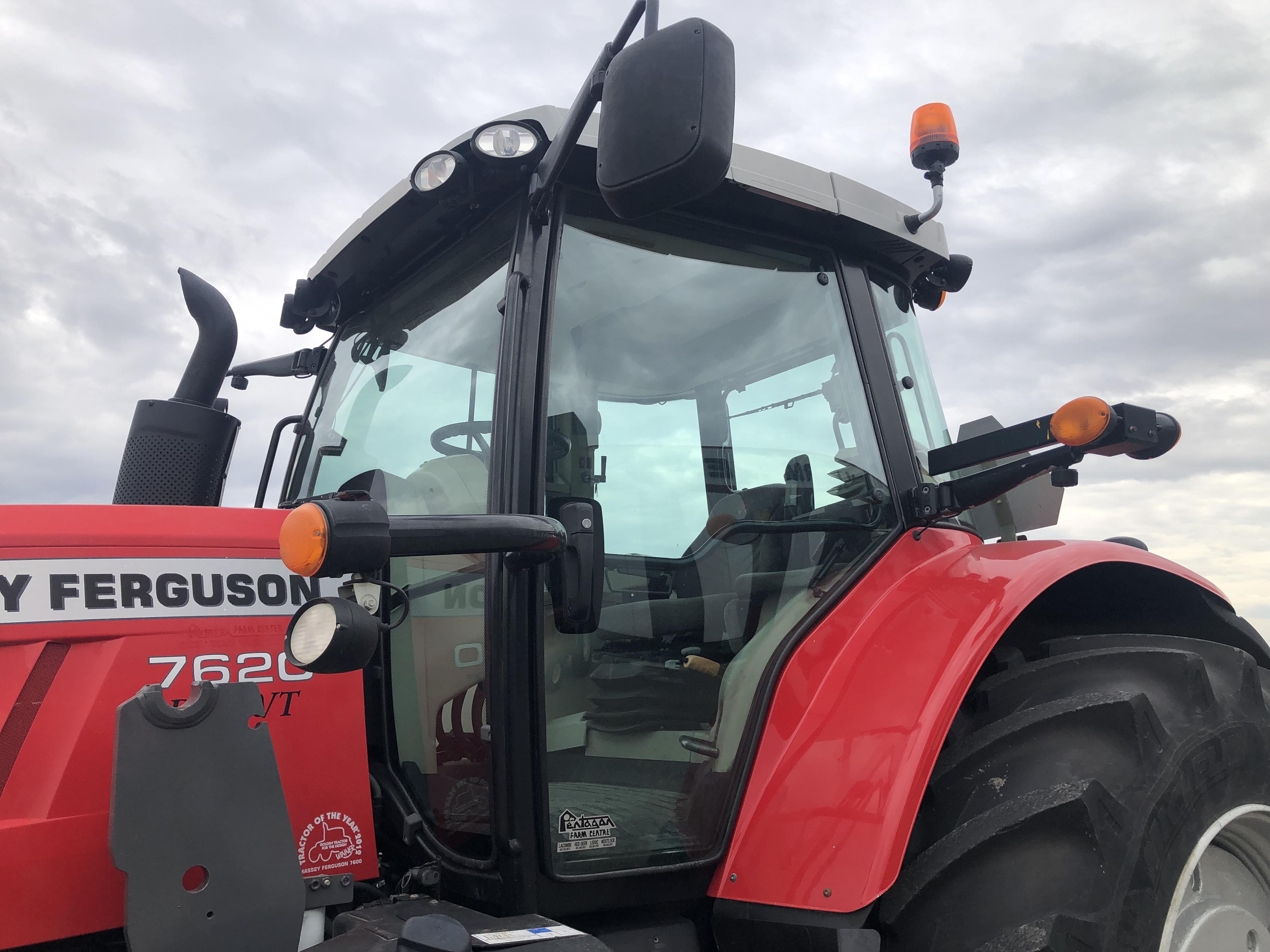 2013 Massey Ferguson 7620 Deluxe Tractor