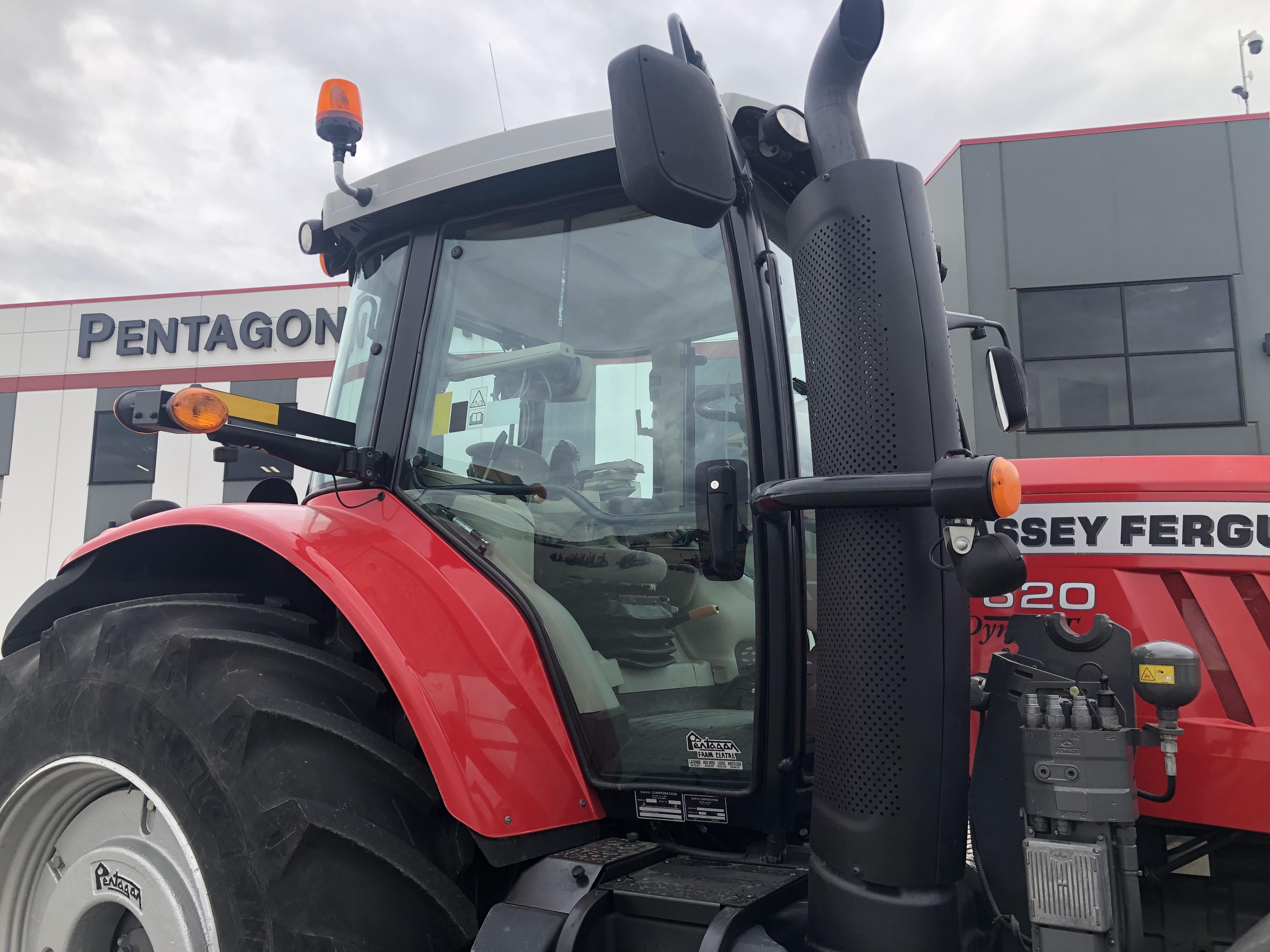 2013 Massey Ferguson 7620 Deluxe Tractor