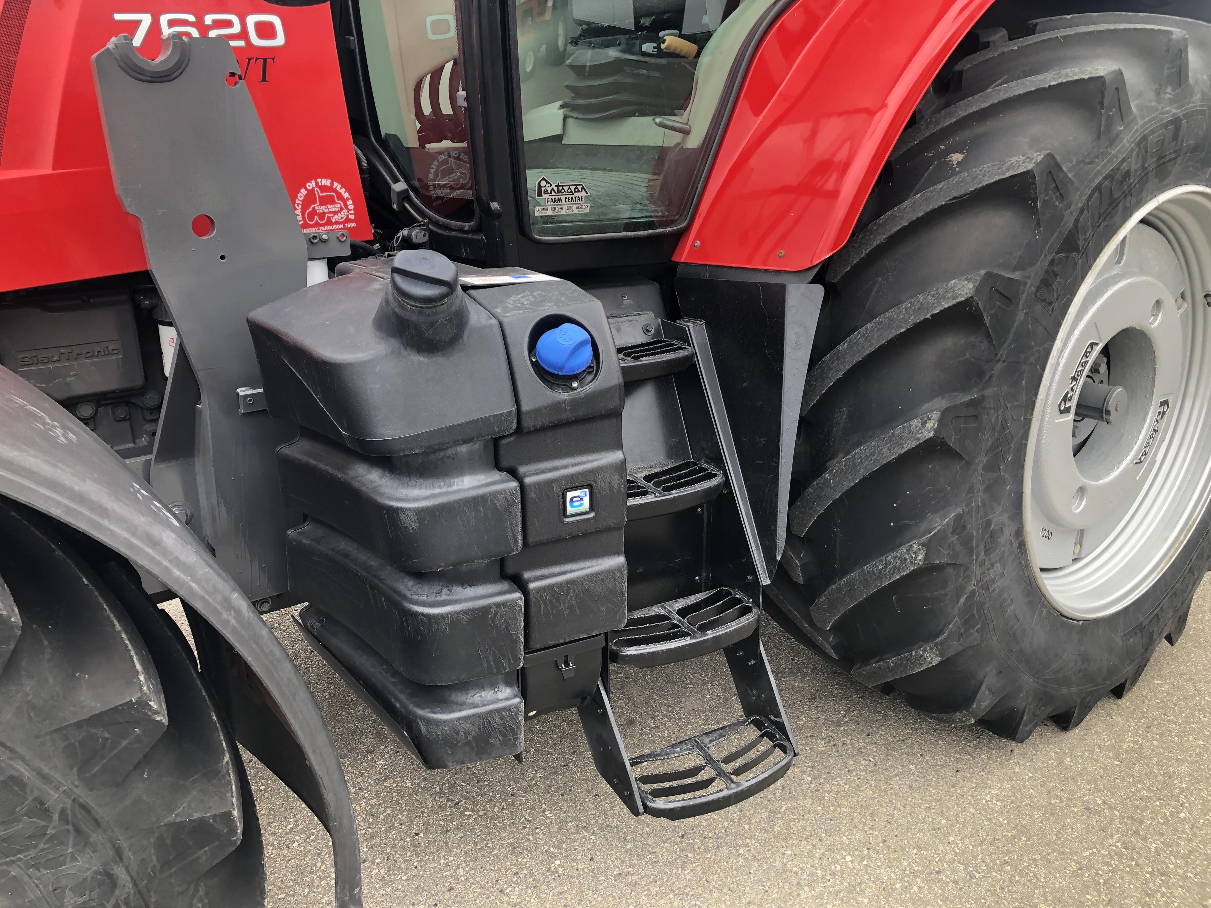 2013 Massey Ferguson 7620 Deluxe Tractor