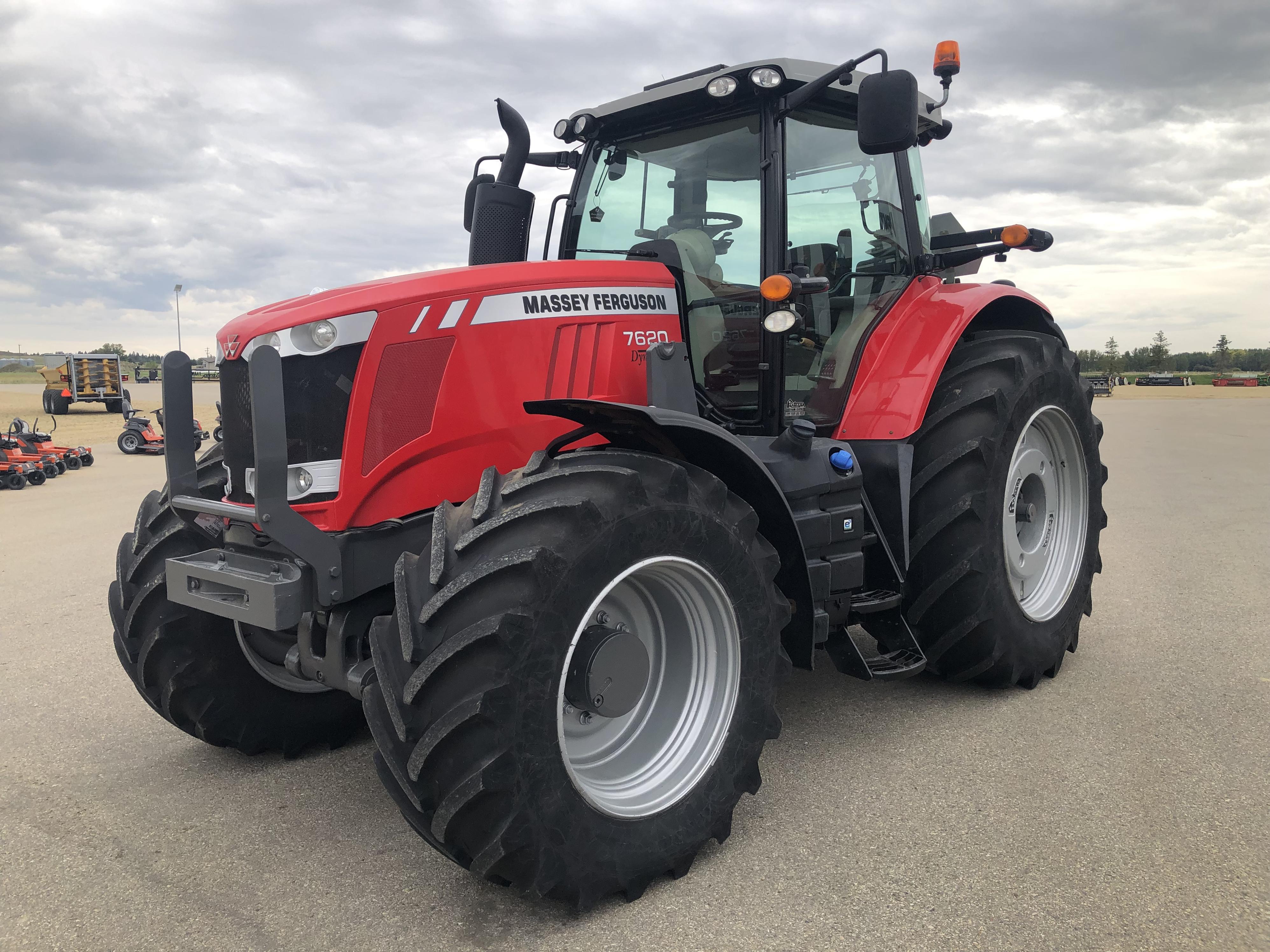 2013 Massey Ferguson 7620 Deluxe Tractor